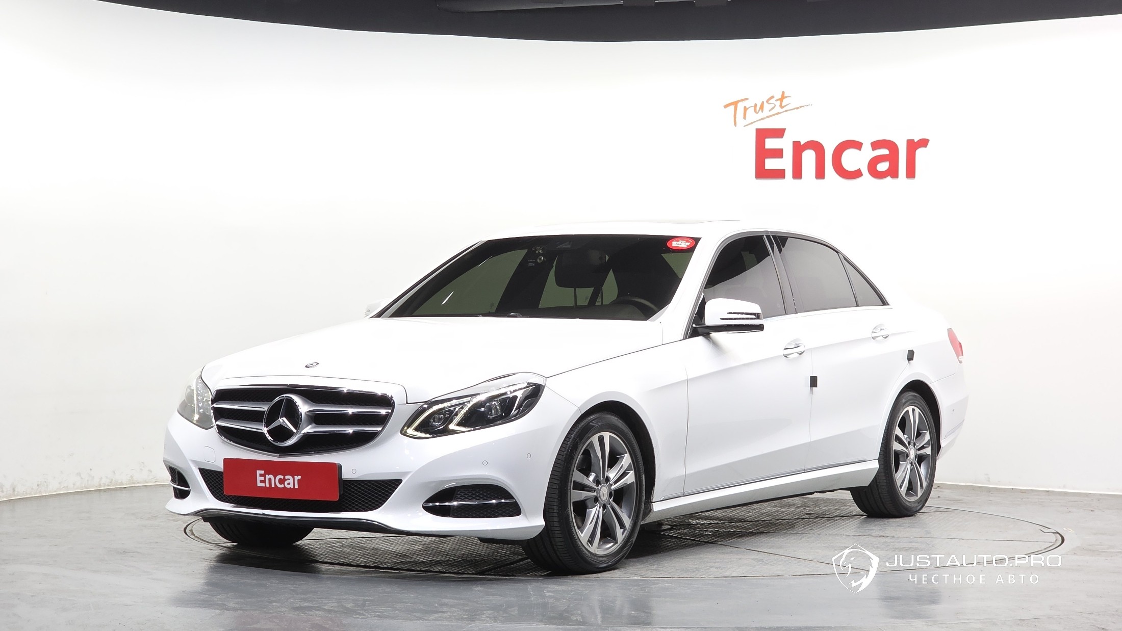 Автомобиль Mercedes-Benz E-Class
