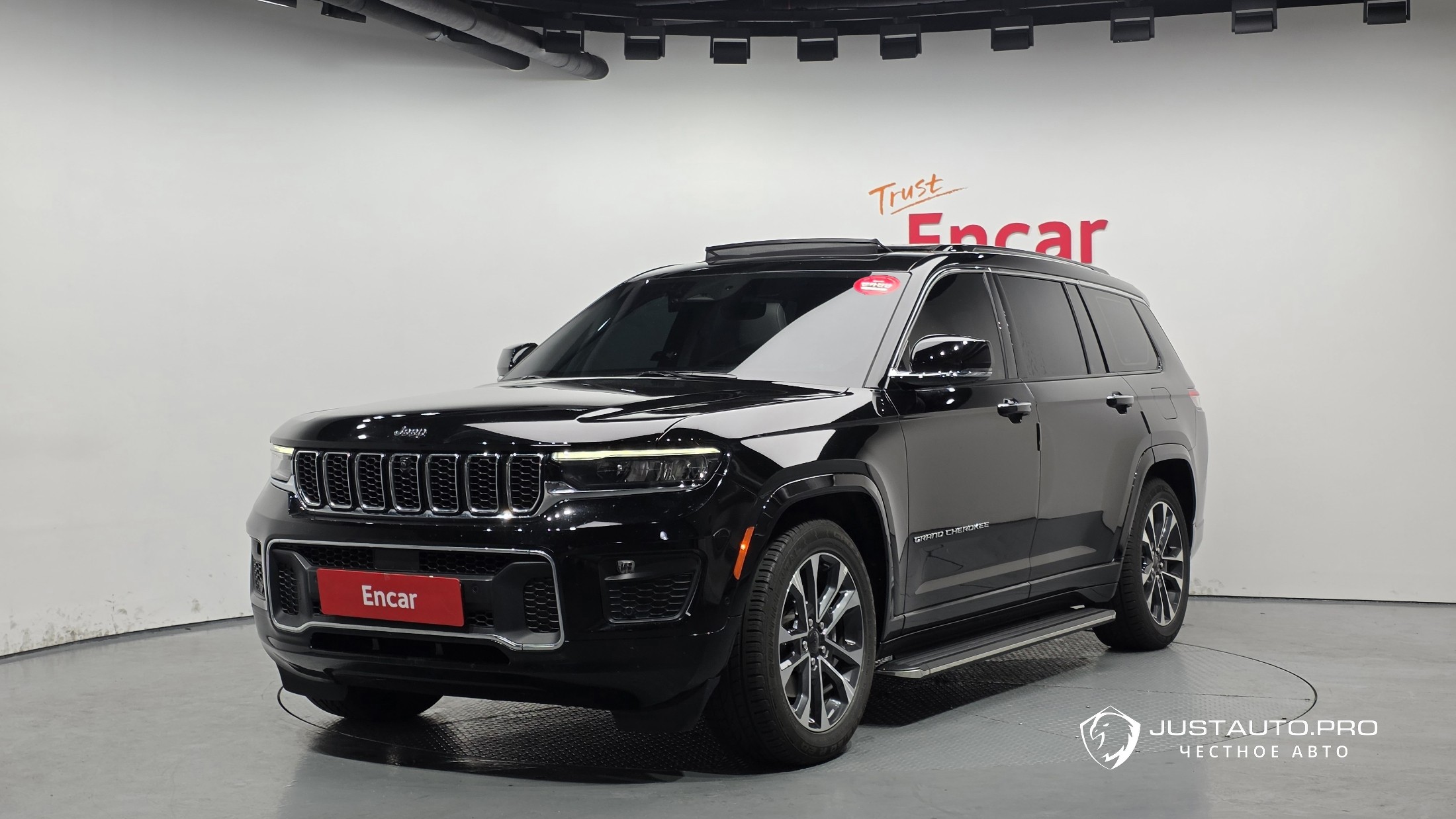 Автомобиль Jeep Cherokee