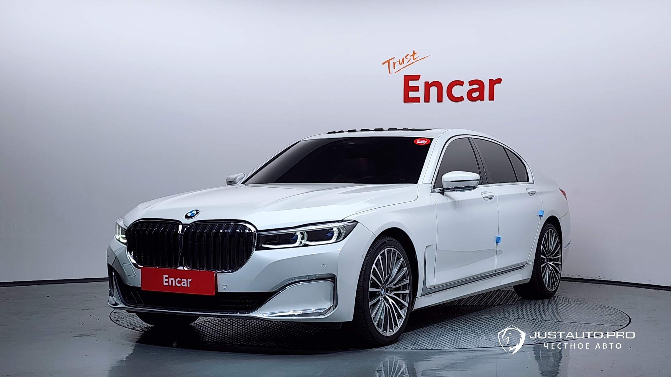 Автомобиль BMW 7-Series