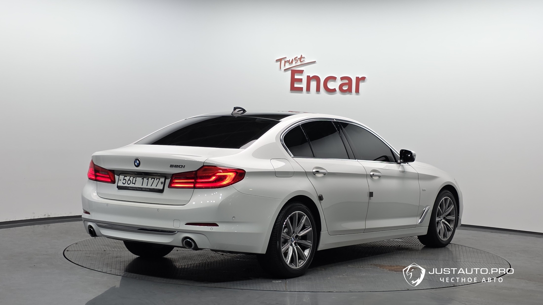 Автомобиль BMW 5-Series