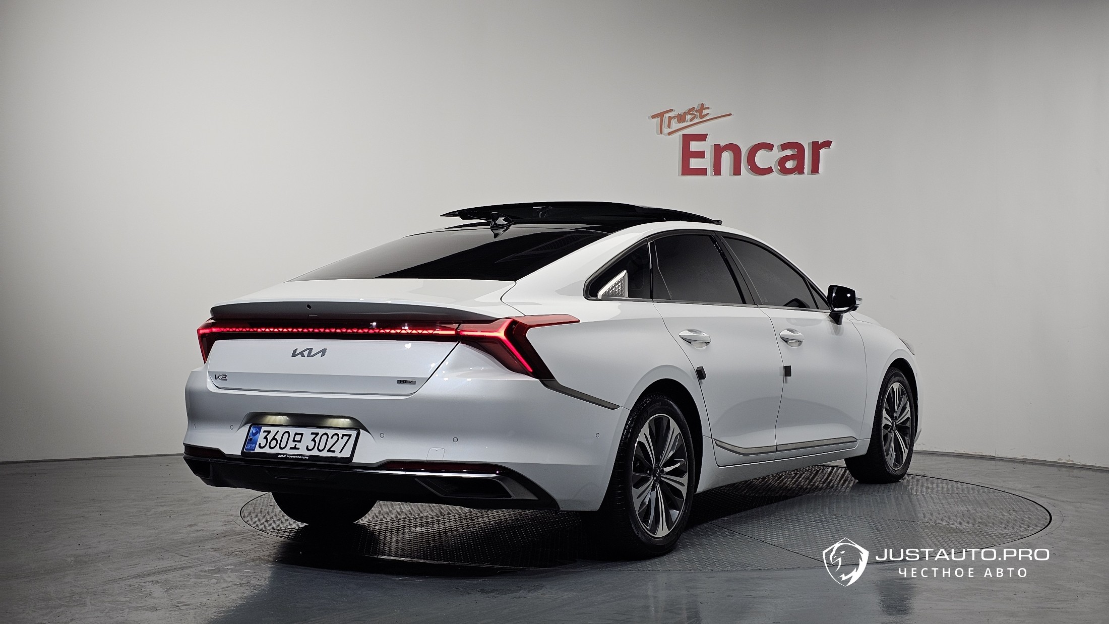 Автомобиль Kia K8