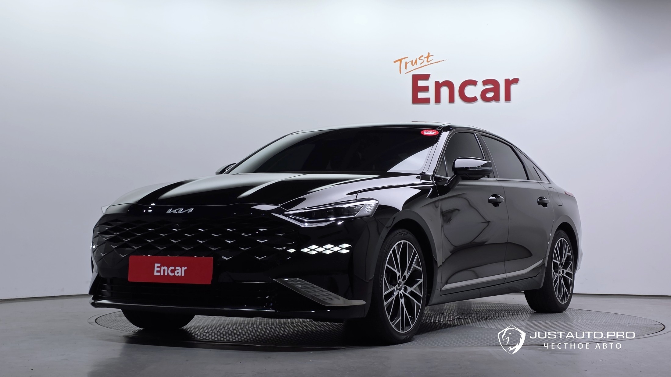 Автомобиль Kia K8