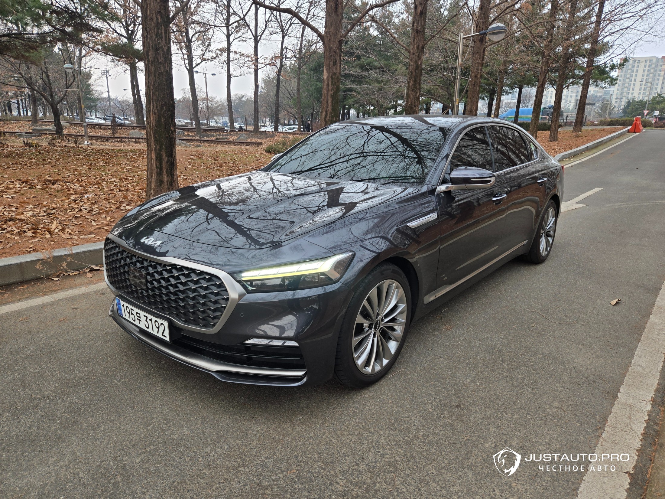 Автомобиль Kia K9