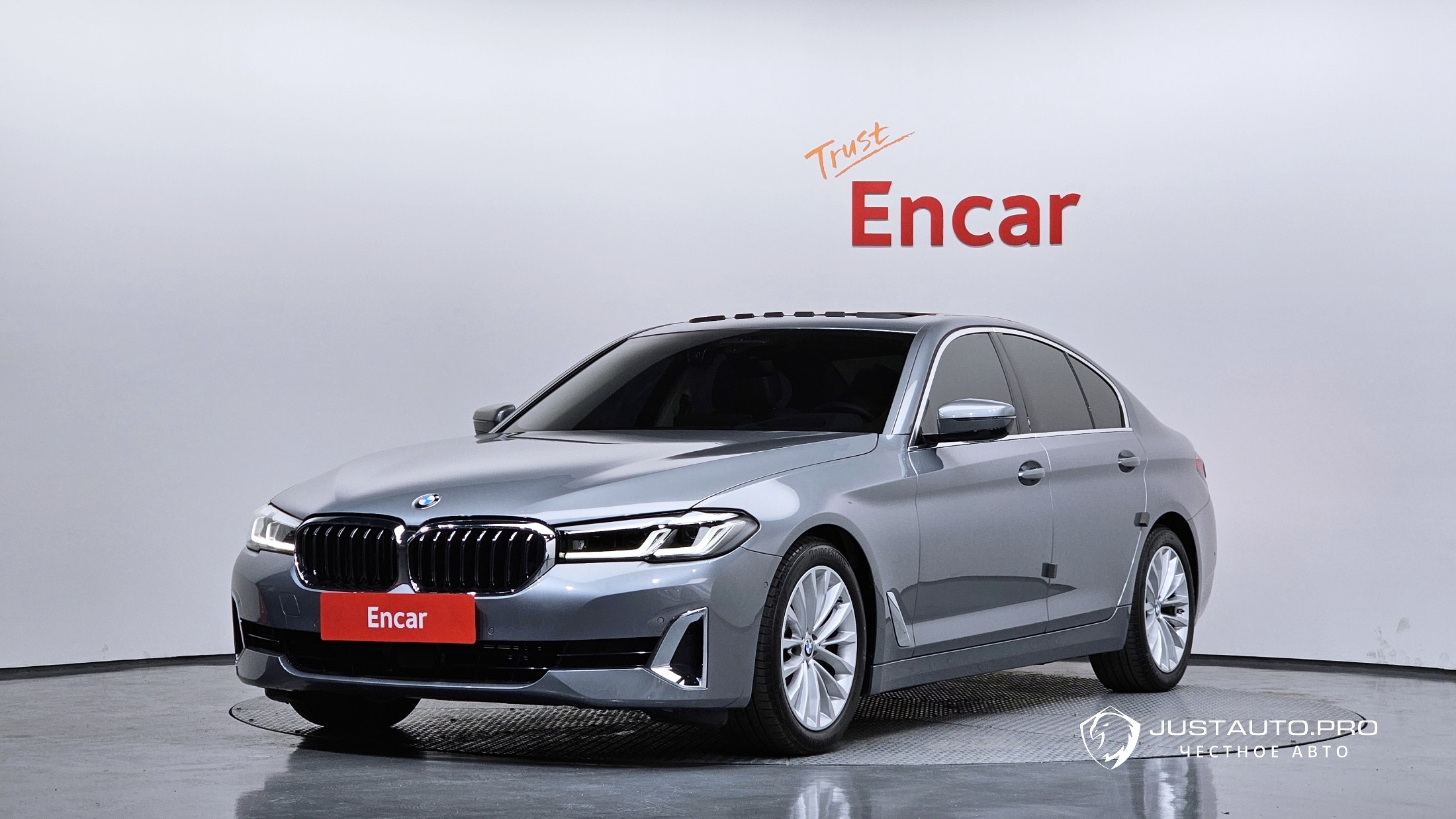 Автомобиль BMW 5-Series