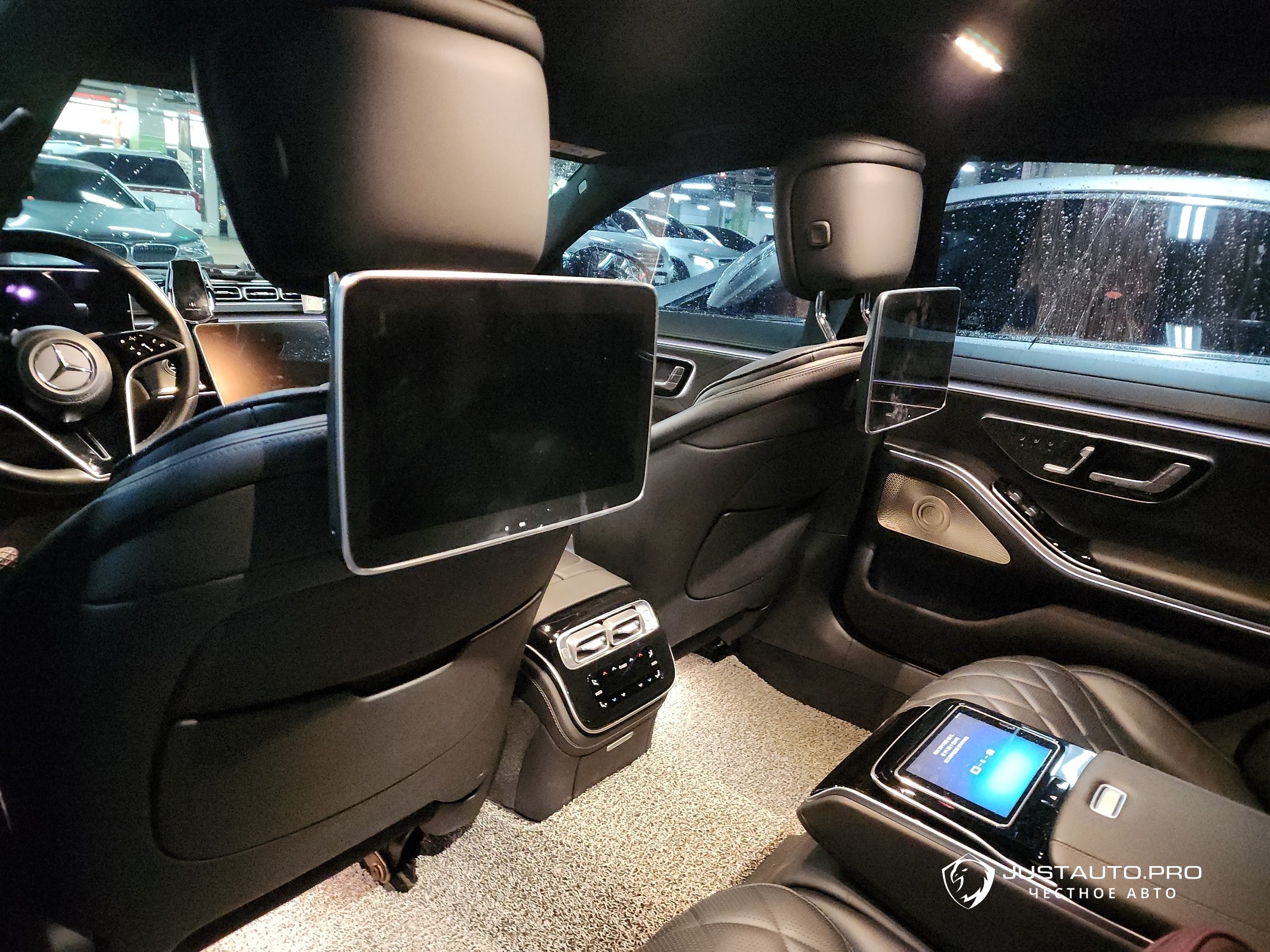 Автомобиль Mercedes-Benz S-Class