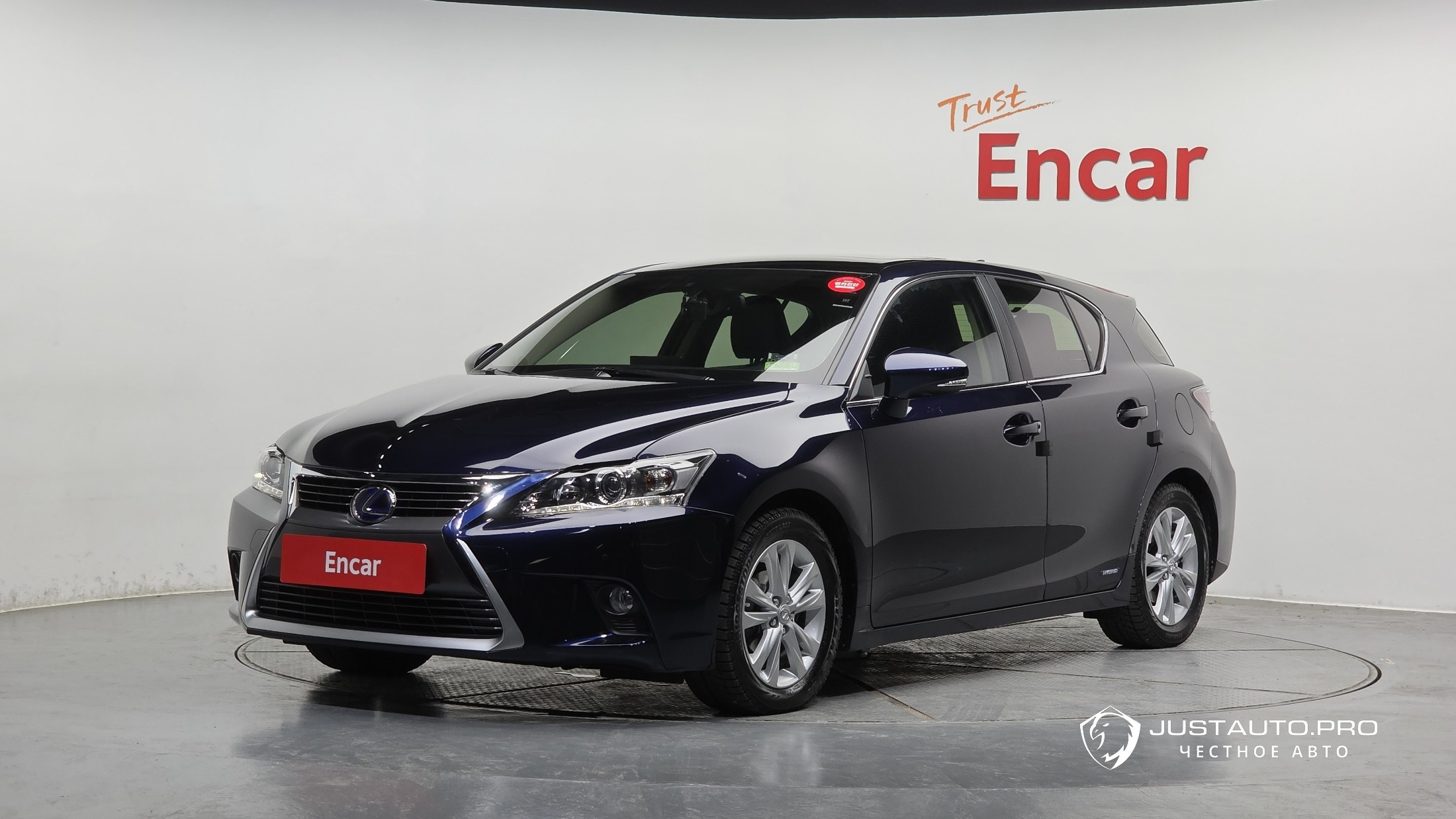Автомобиль Lexus CT200h