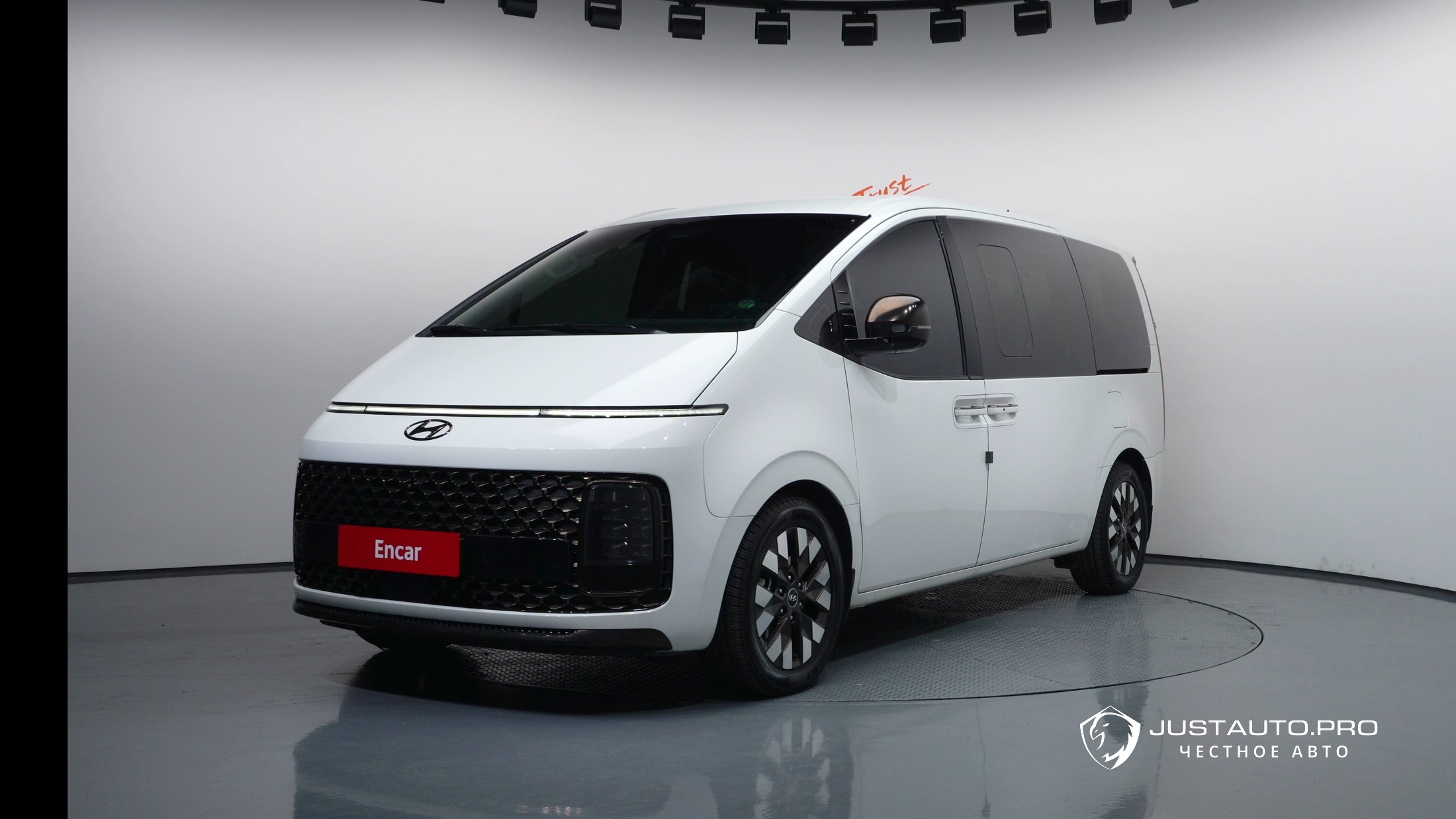 Автомобиль Hyundai Staria