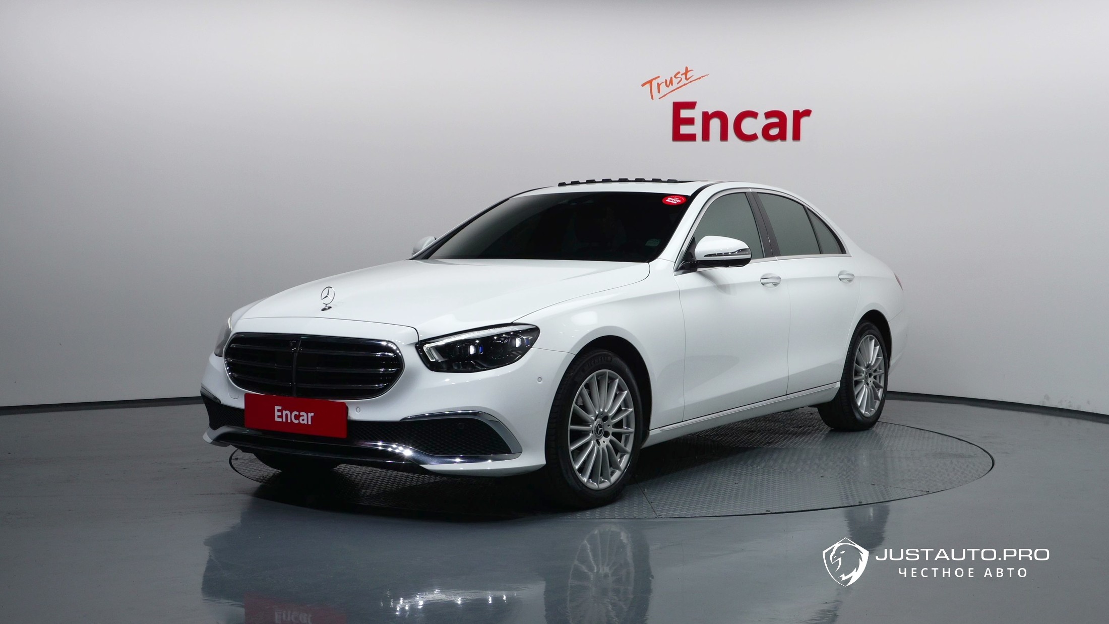 Автомобиль Mercedes-Benz E-Class