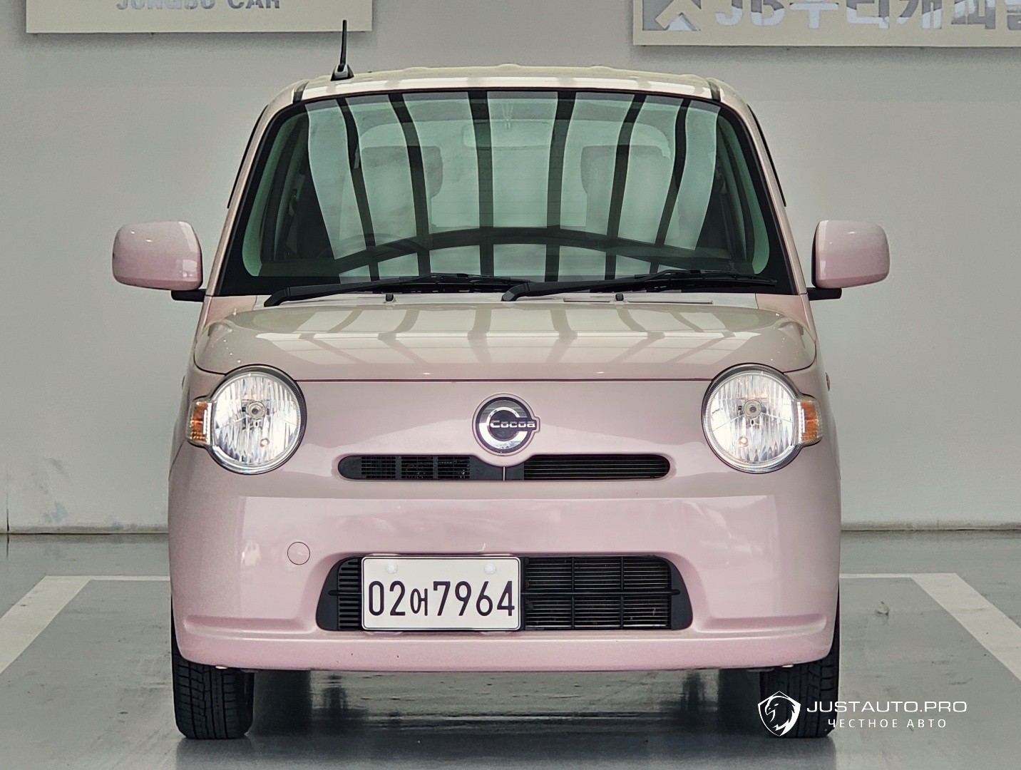Автомобиль Daihatsu Mira
