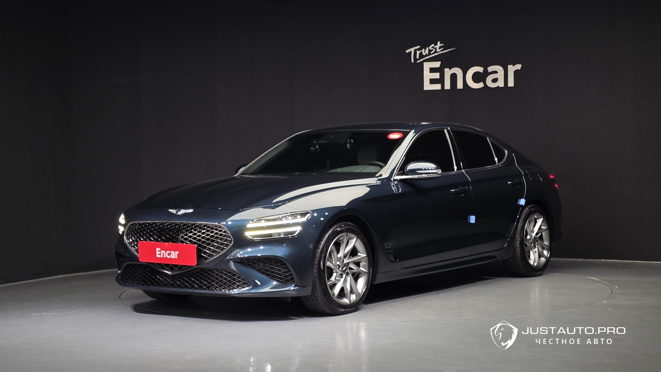Автомобиль Genesis G70