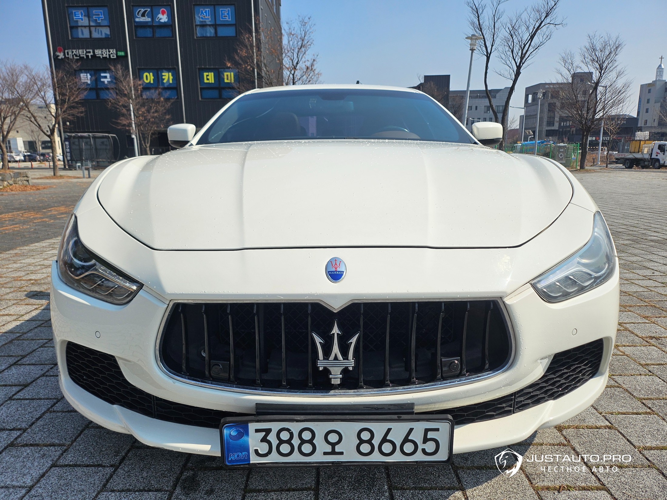 Автомобиль Maserati Ghibli