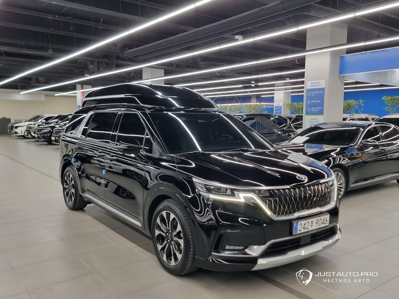 Автомобиль Kia Canival