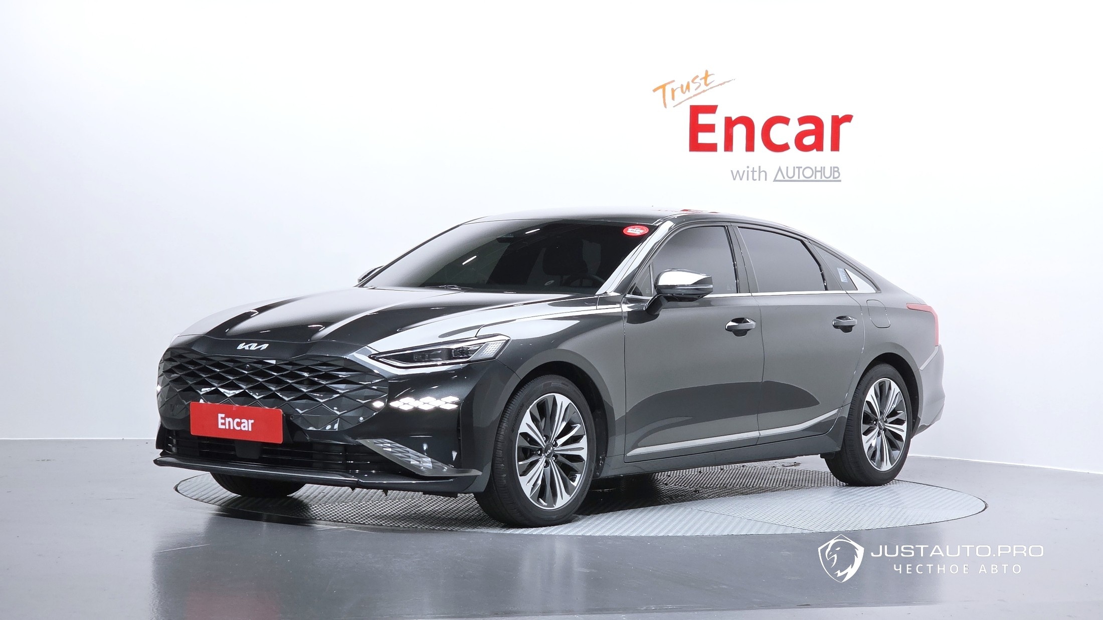 Автомобиль Kia K8