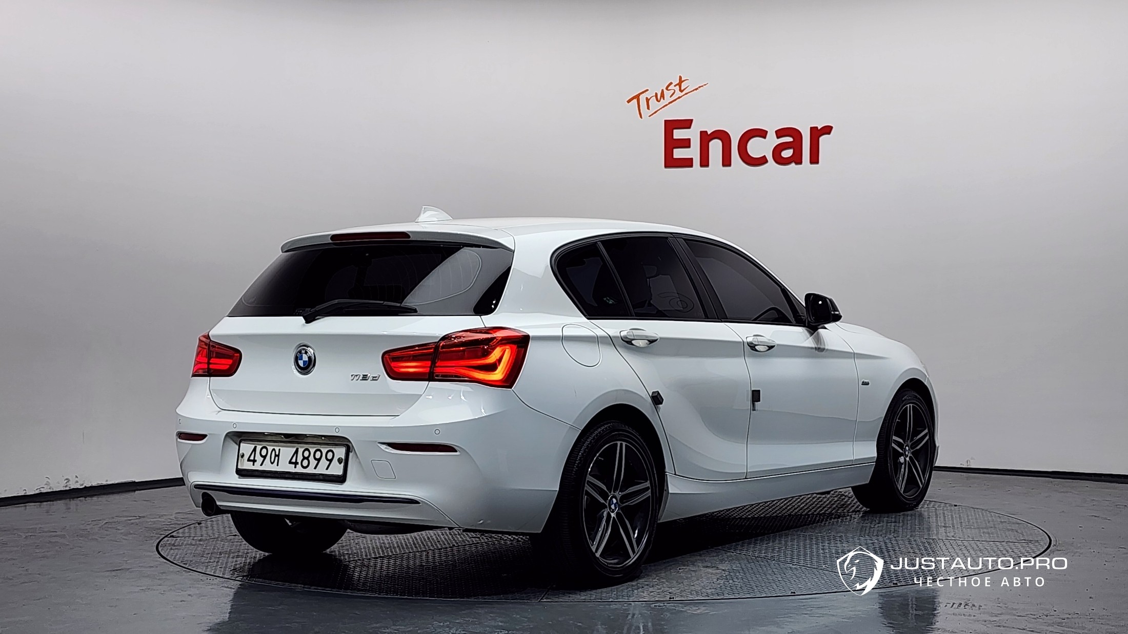 Автомобиль BMW 1-Series