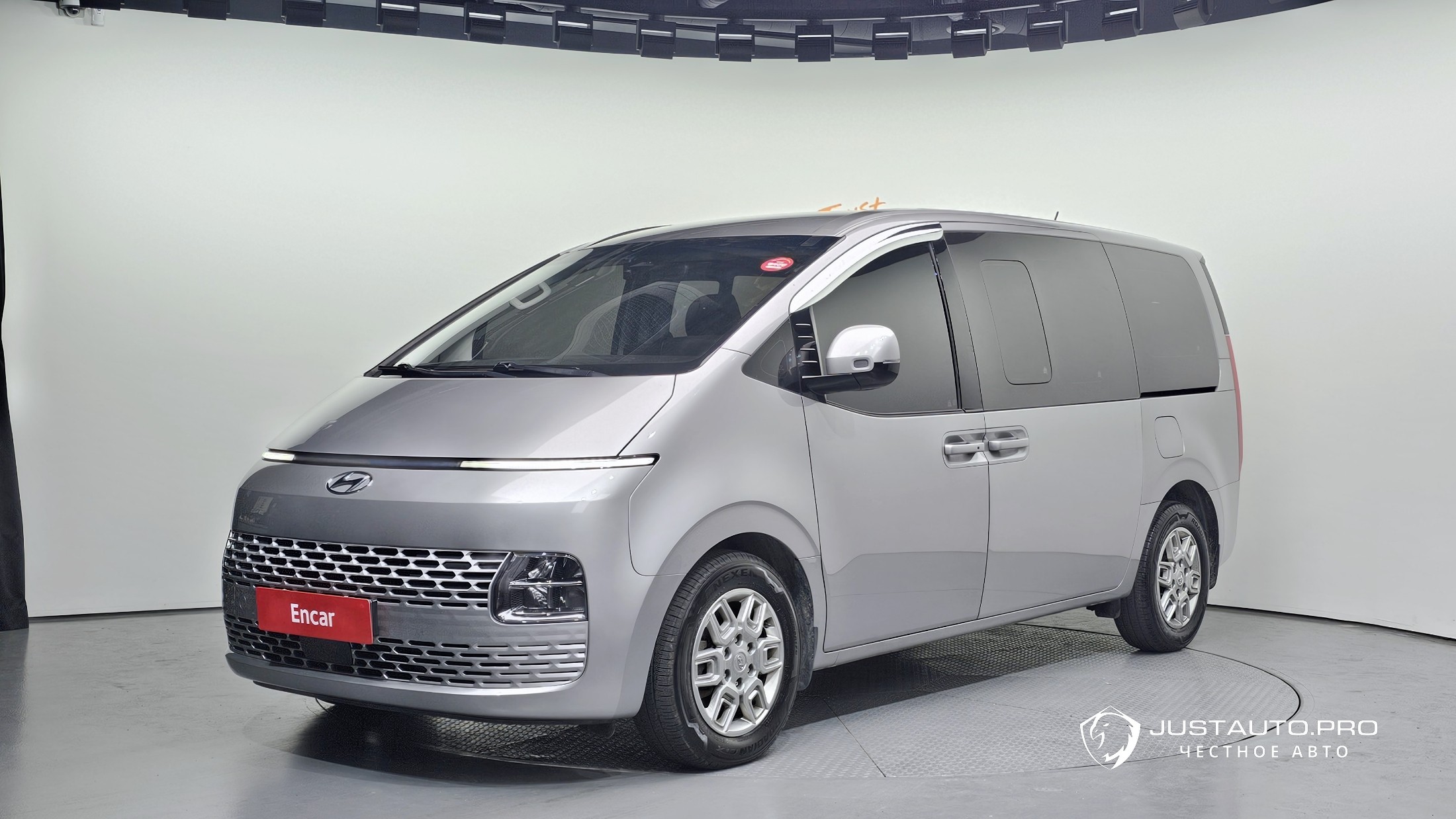 Автомобиль Hyundai Staria