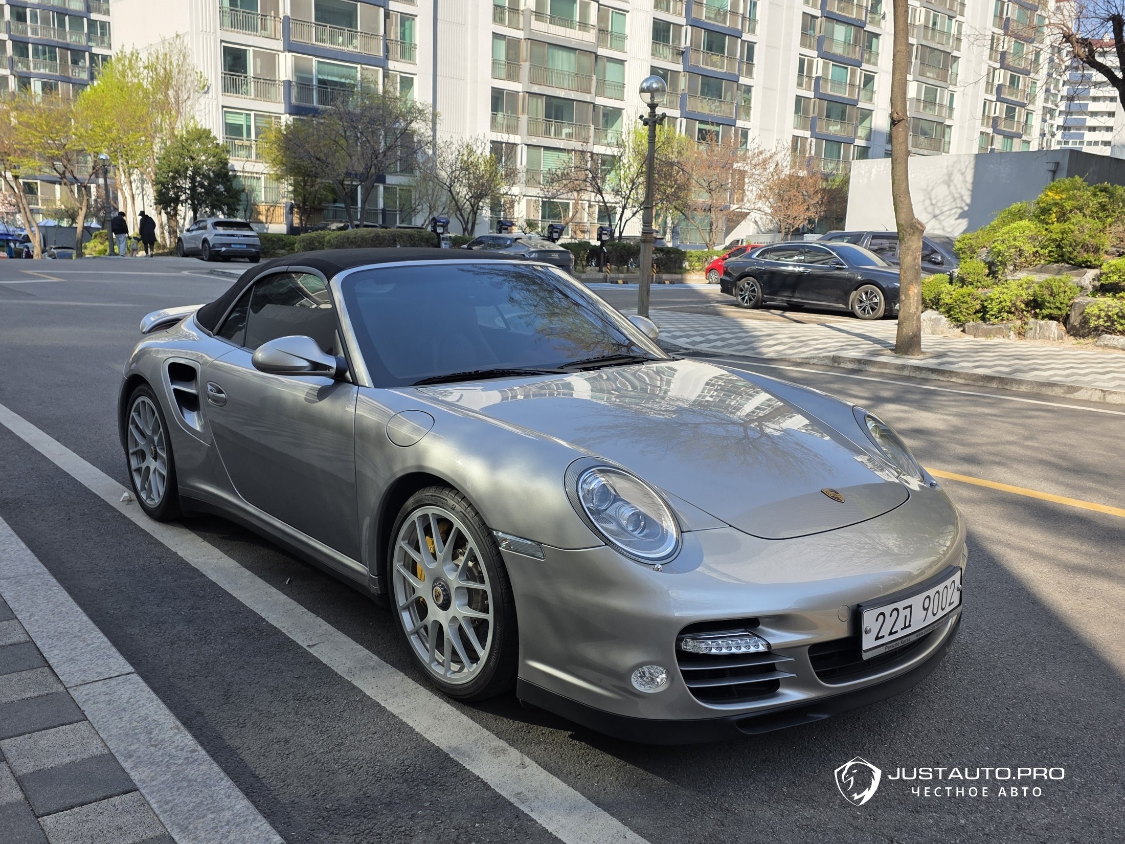 Автомобиль Porsche 911