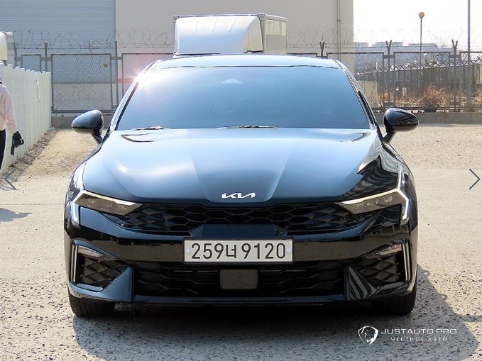 Автомобиль Kia K5