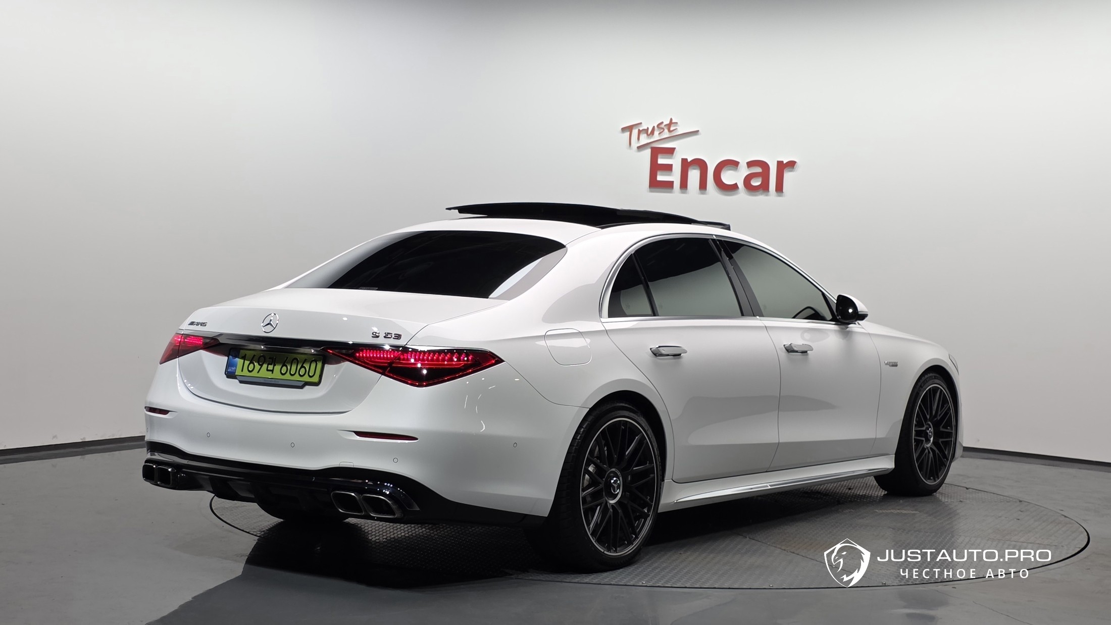 Автомобиль Mercedes-Benz S-Class