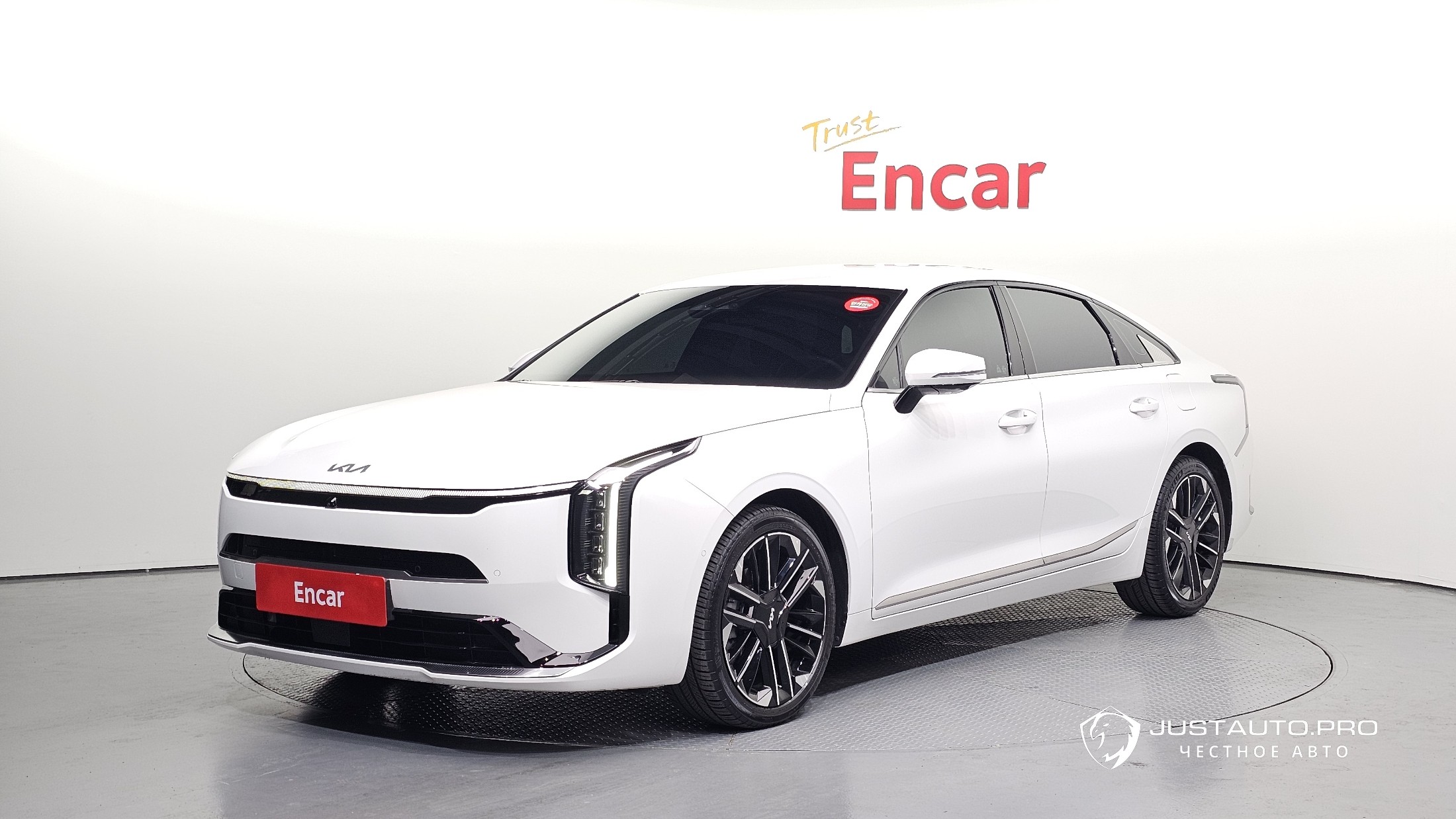 Автомобиль Kia K8