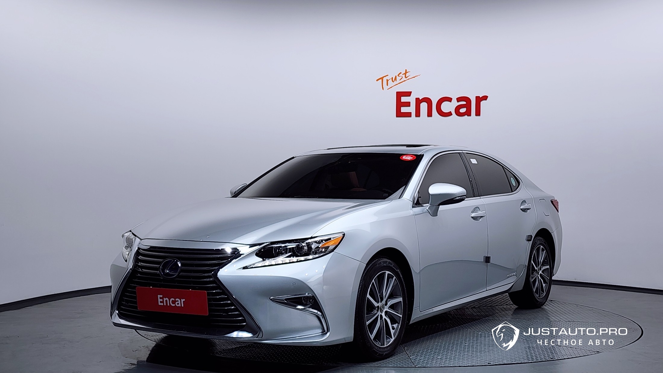 Автомобиль Lexus ES