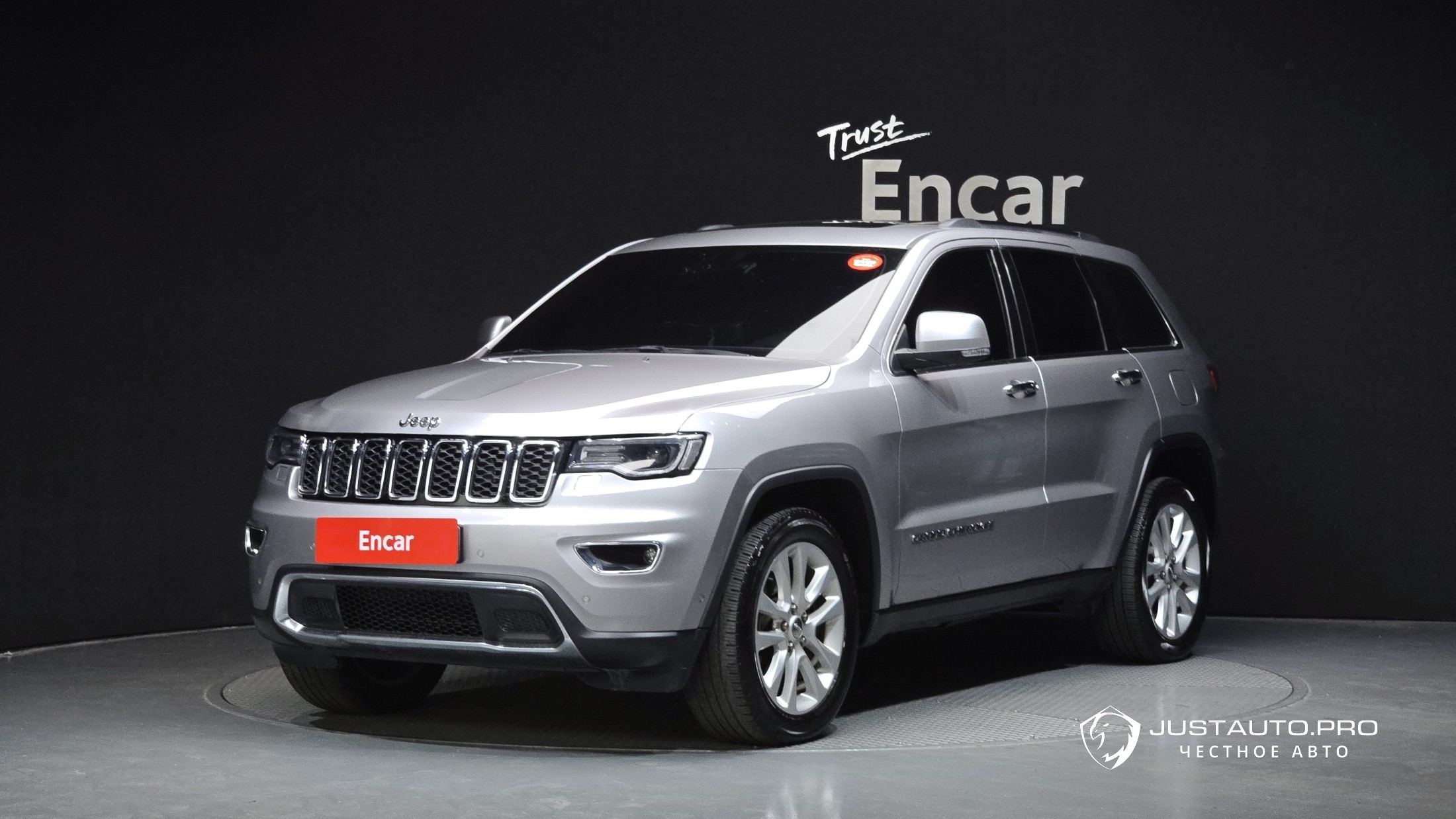 Автомобиль Jeep Cherokee
