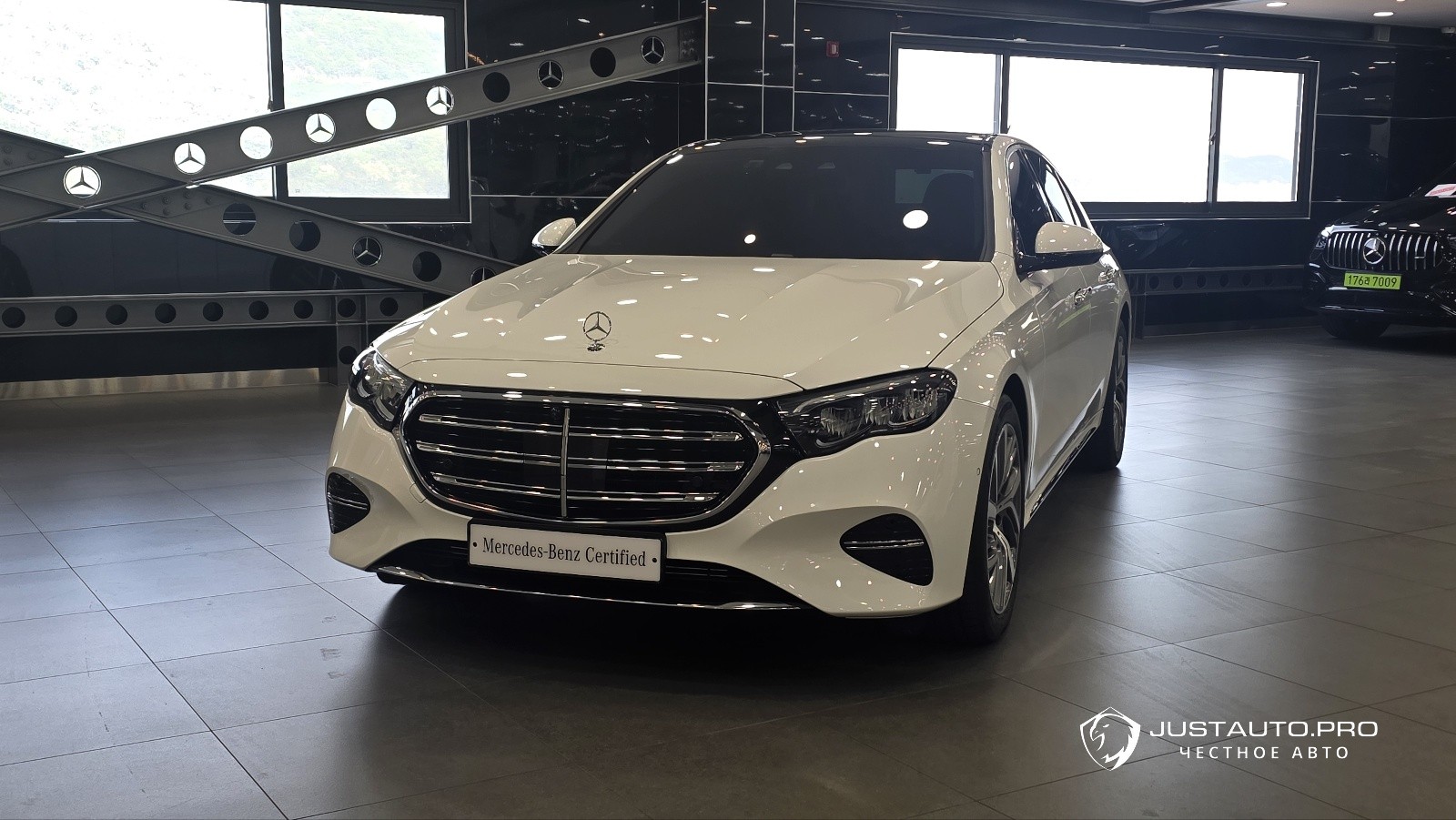 Автомобиль Mercedes-Benz E-Class