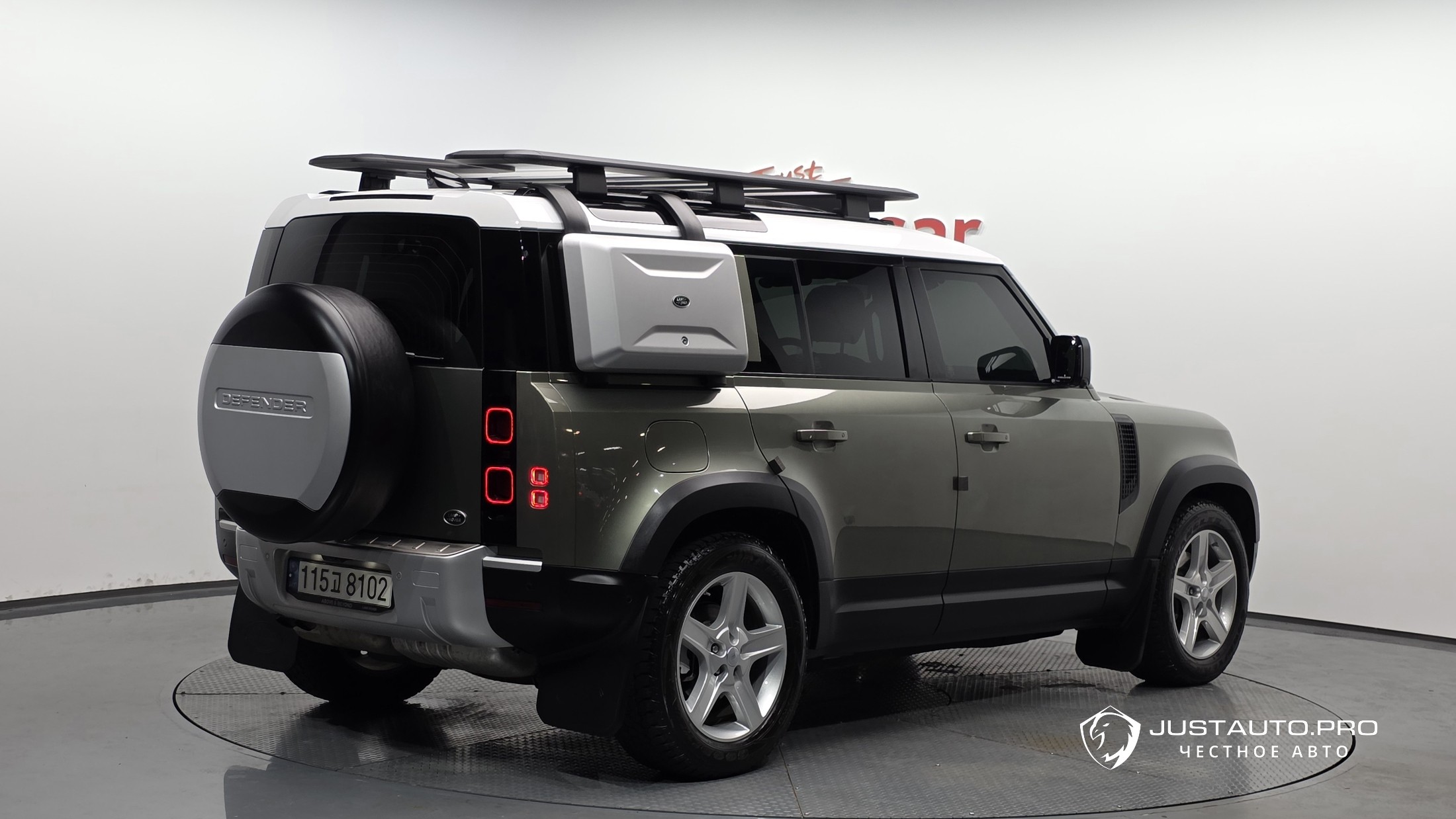 Автомобиль Land Rover Defender