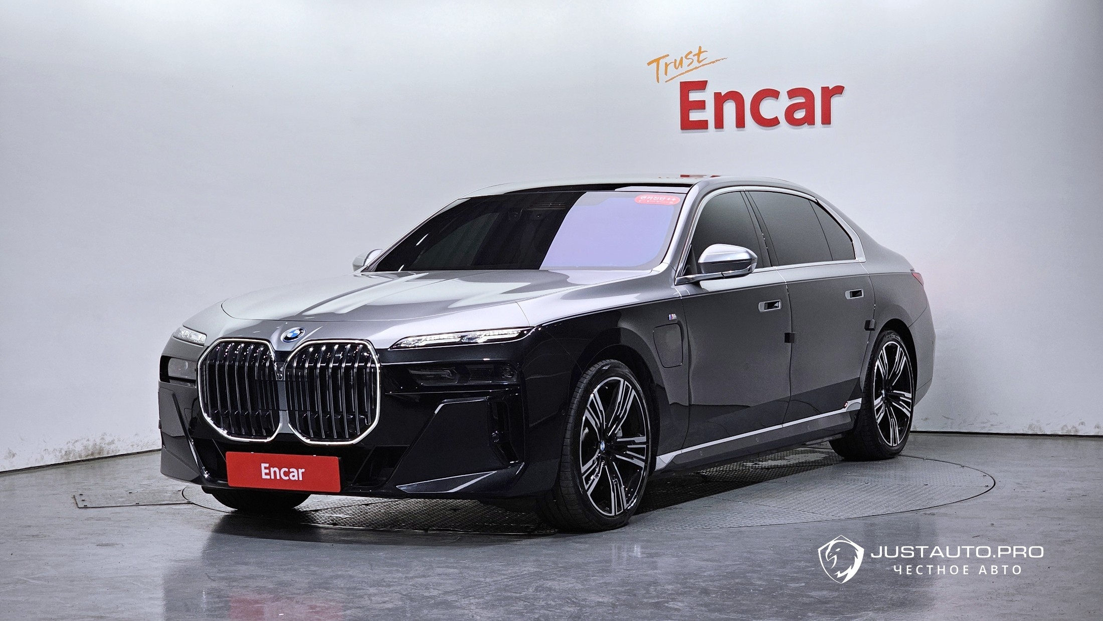 Автомобиль BMW 7-Series