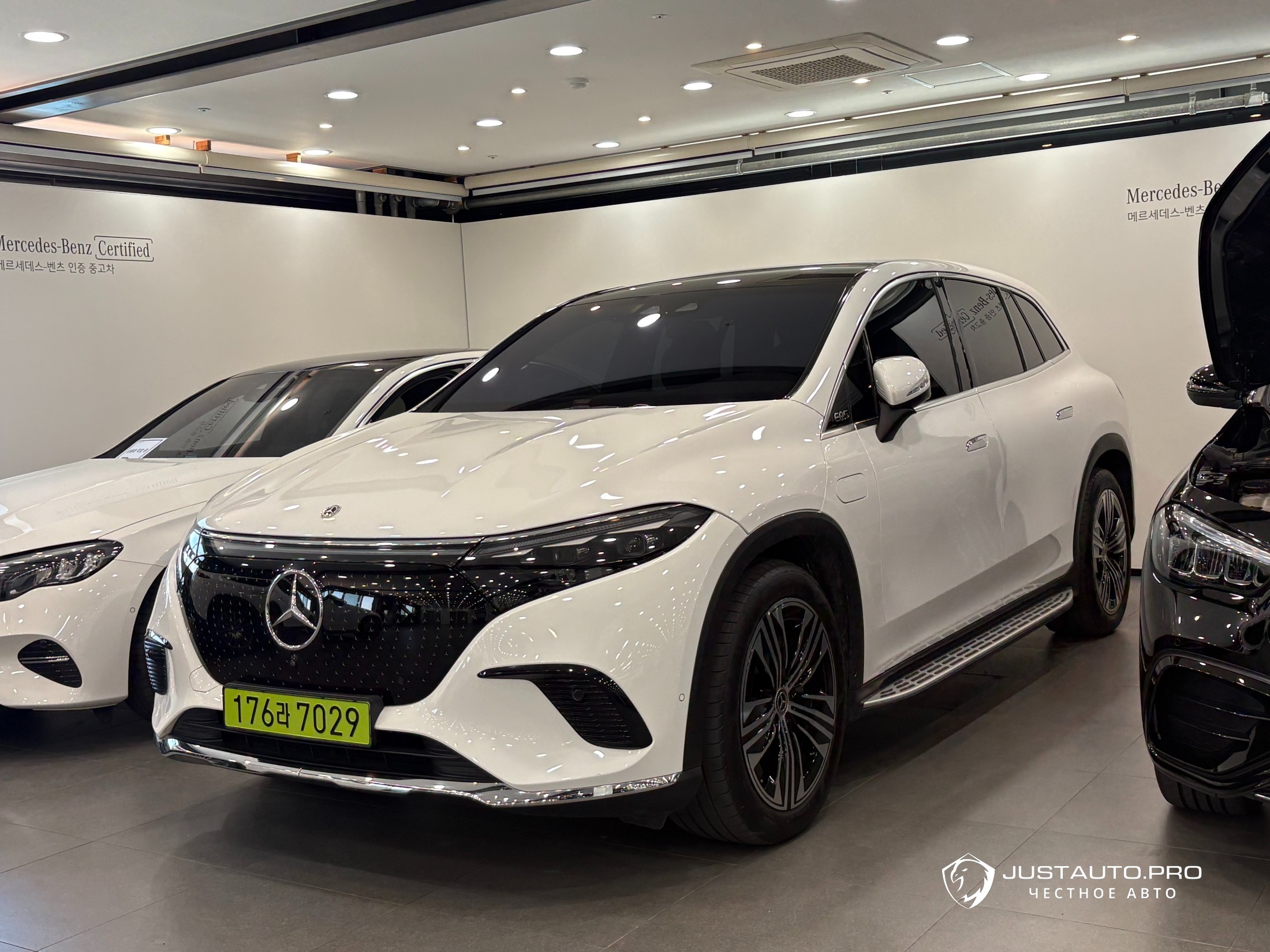 Автомобиль Mercedes-Benz EQS