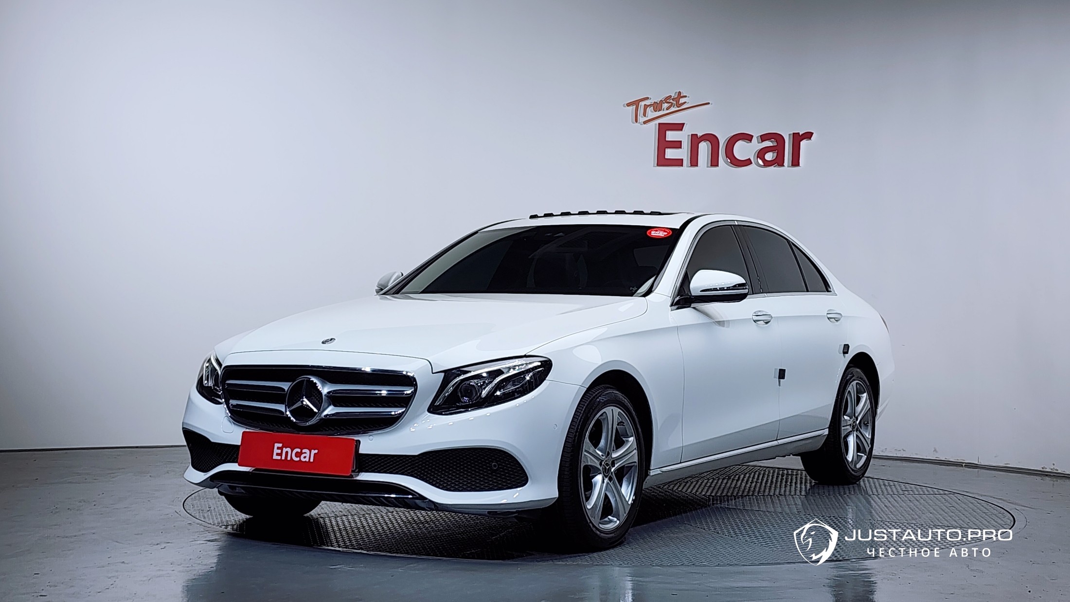 Автомобиль Mercedes-Benz E-Class