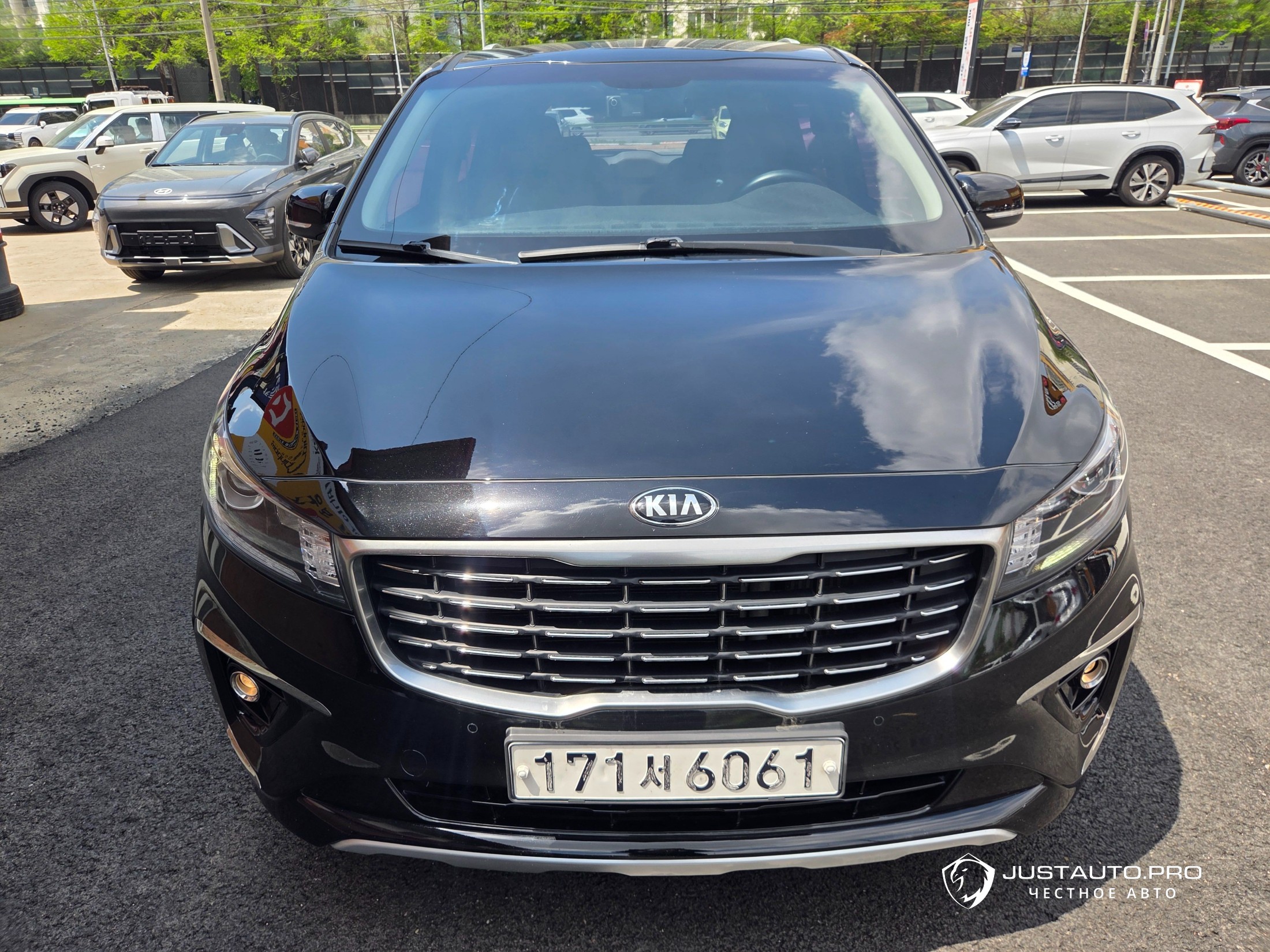 Автомобиль Kia Canival