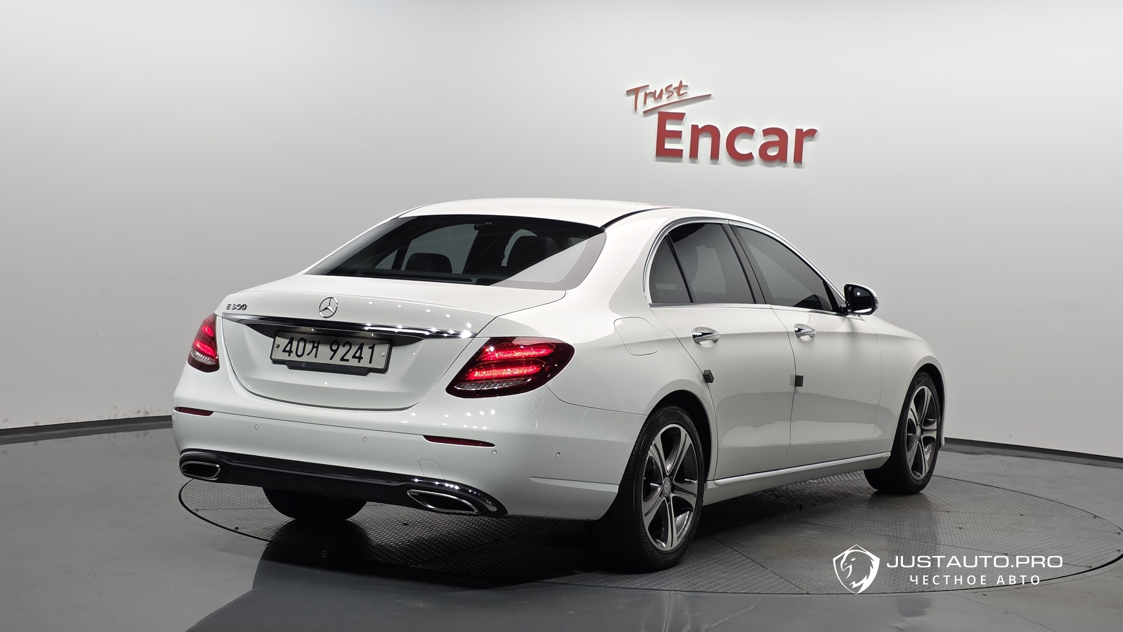Автомобиль Mercedes-Benz E-Class