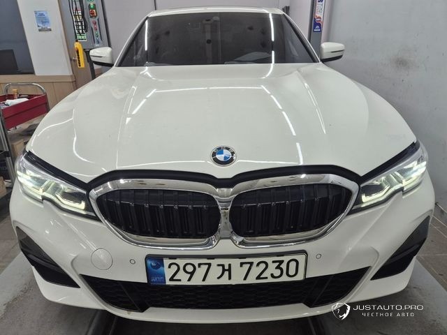 Автомобиль BMW 3-Series
