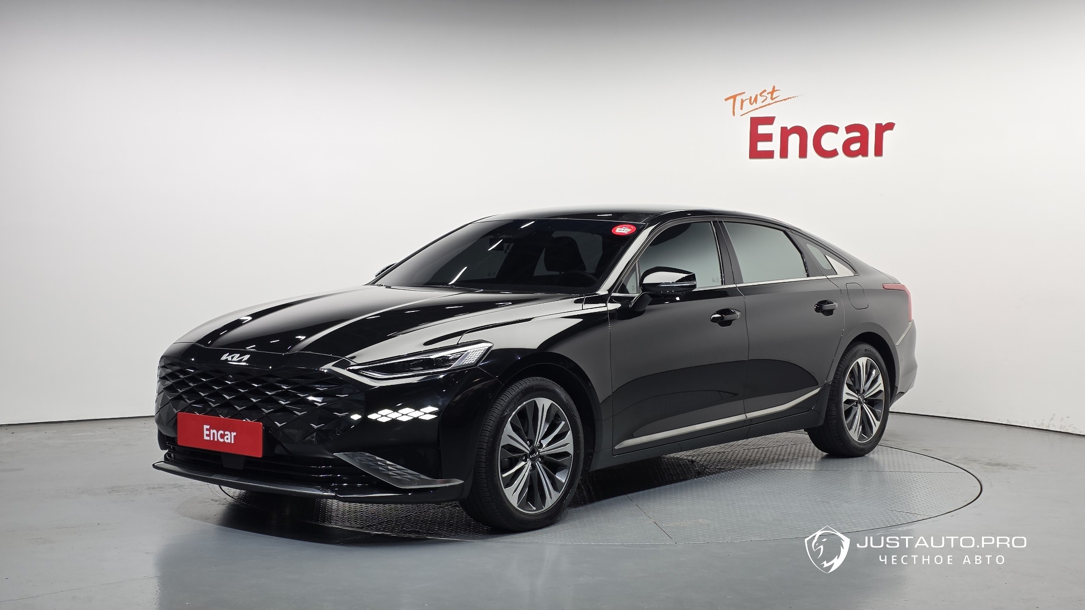 Автомобиль Kia K8