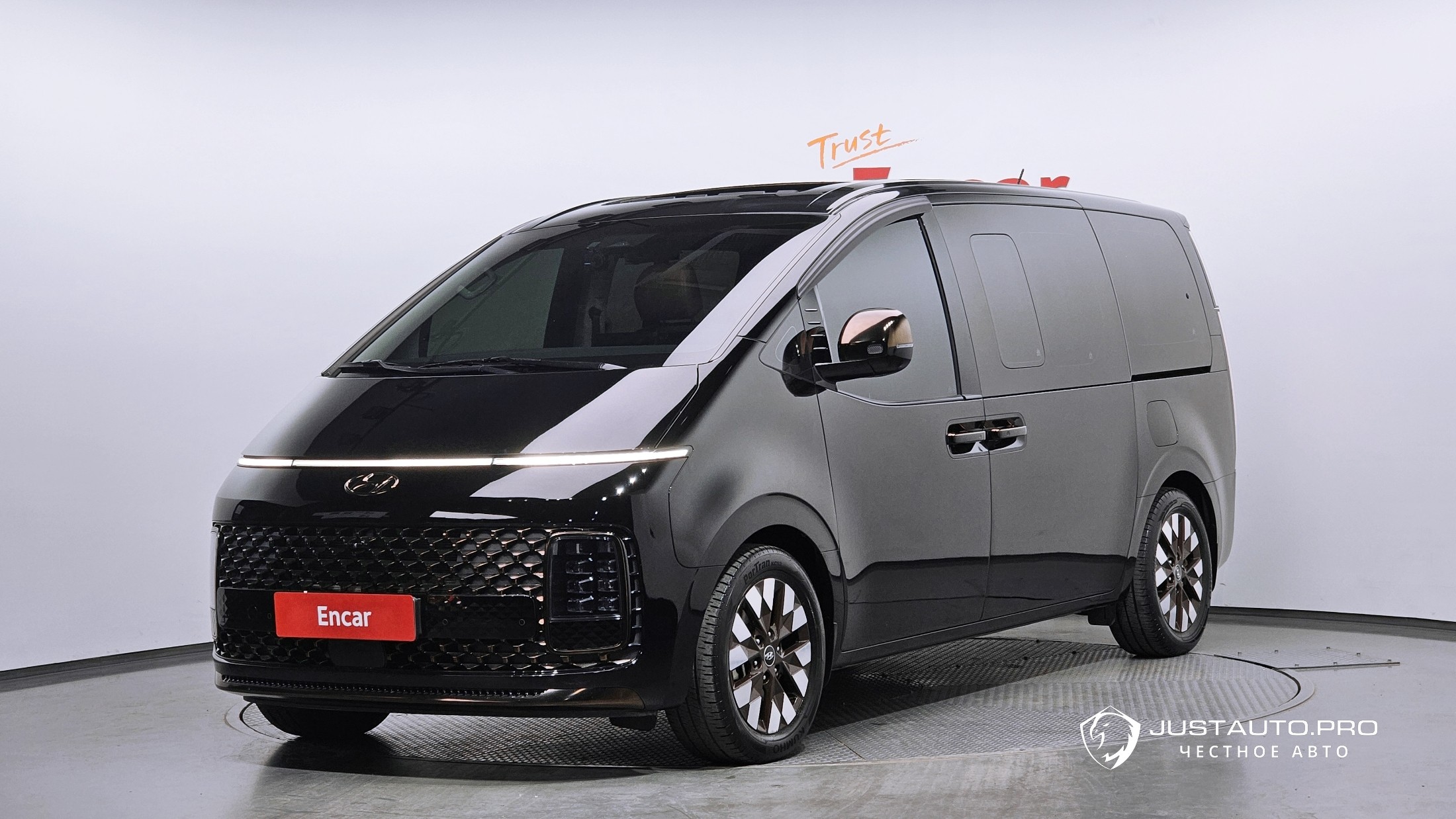 Автомобиль Hyundai Staria