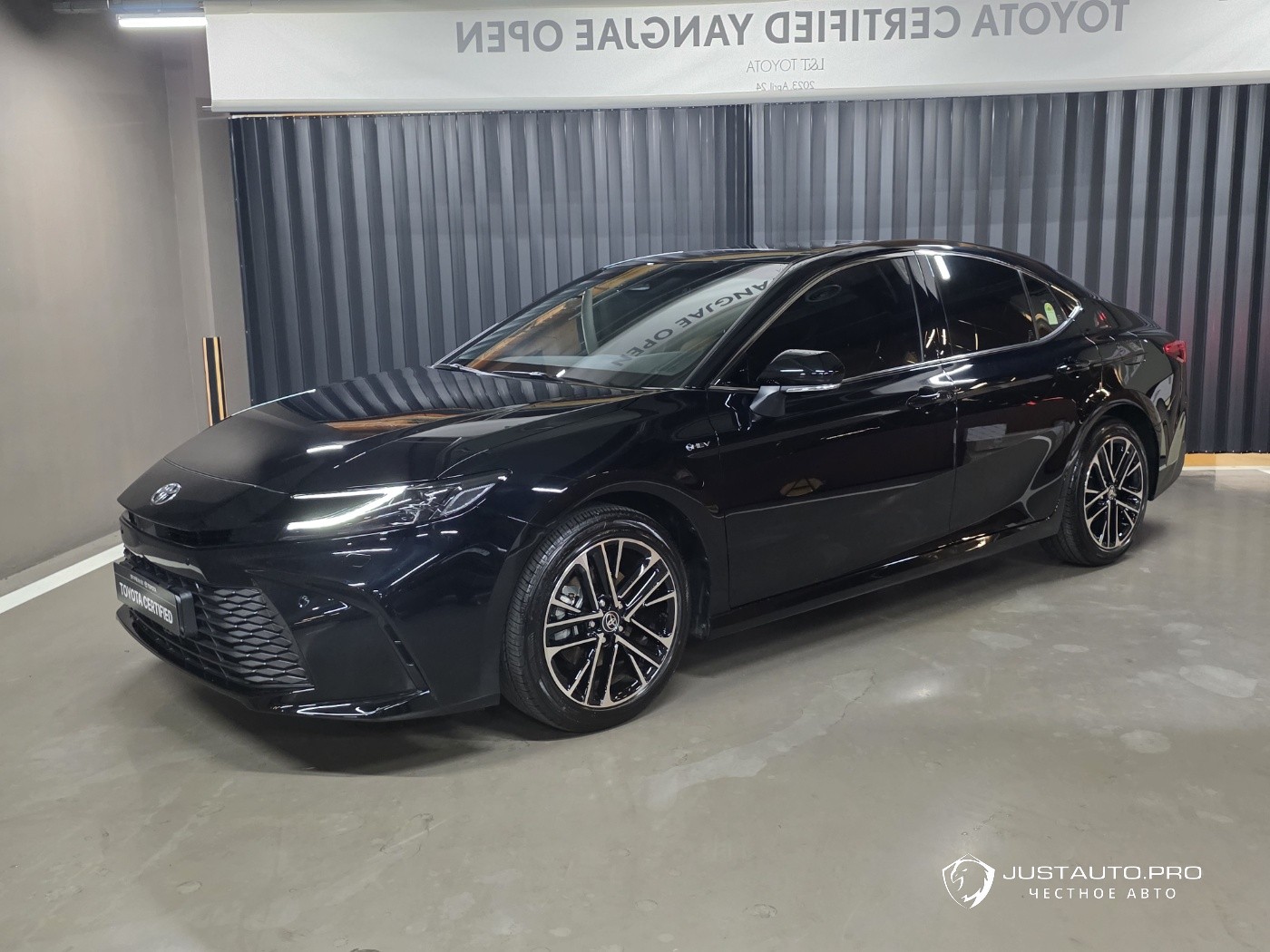 Автомобиль Toyota Camry