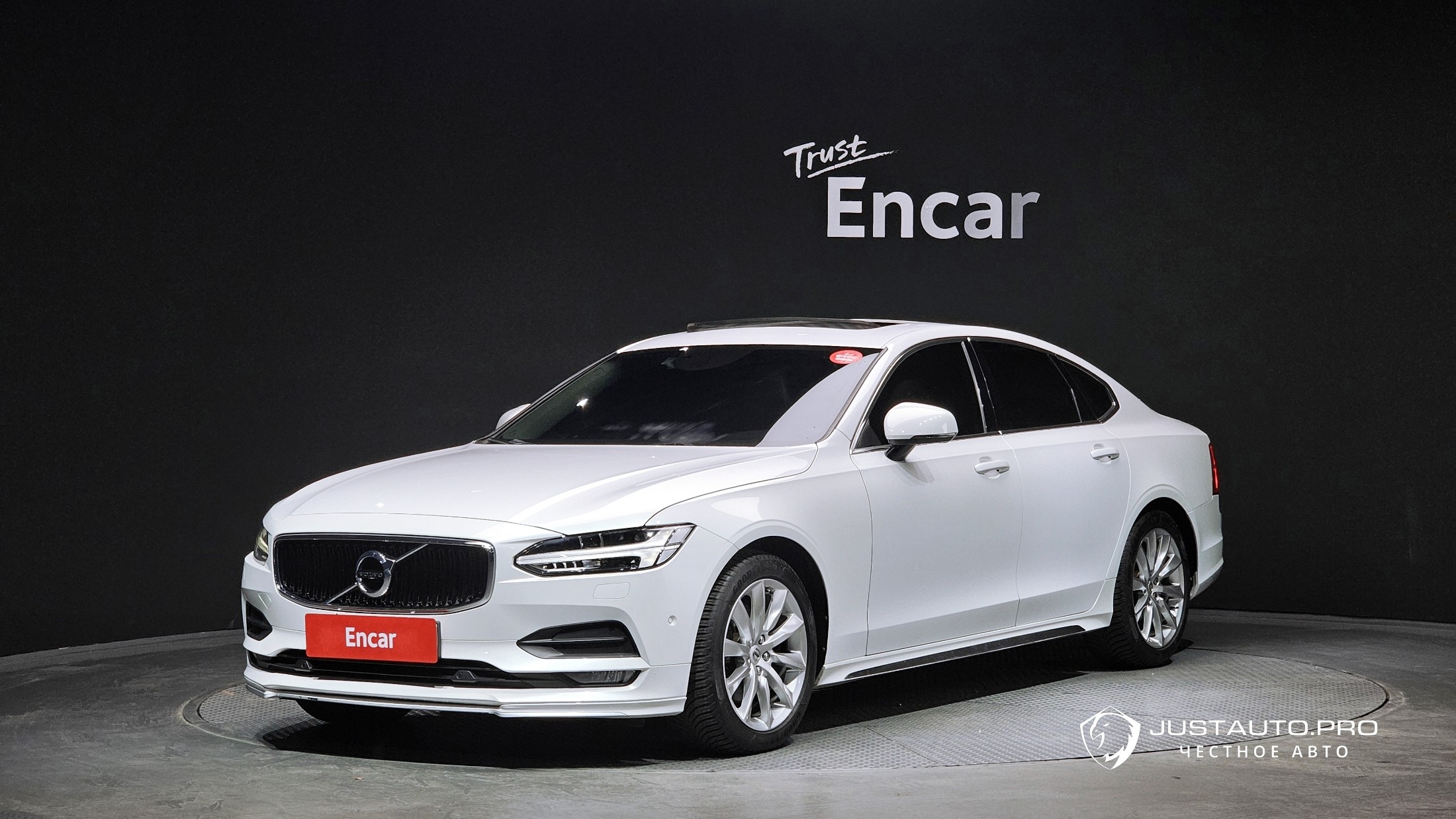 Автомобиль Volvo S90