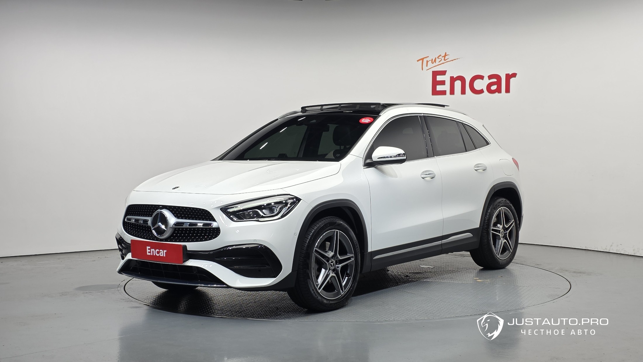 Автомобиль Mercedes-Benz GLA-Class