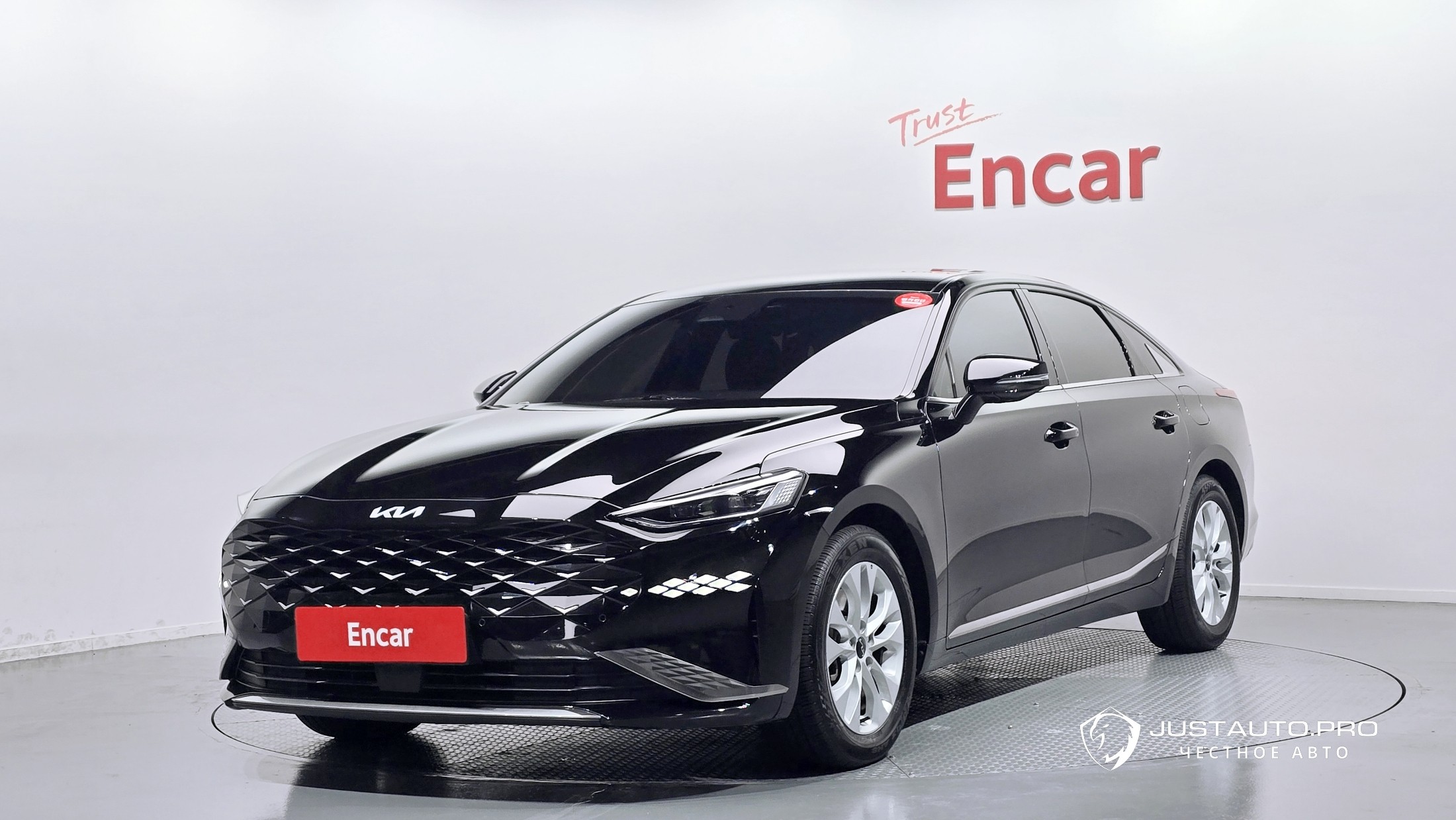 Автомобиль Kia K8