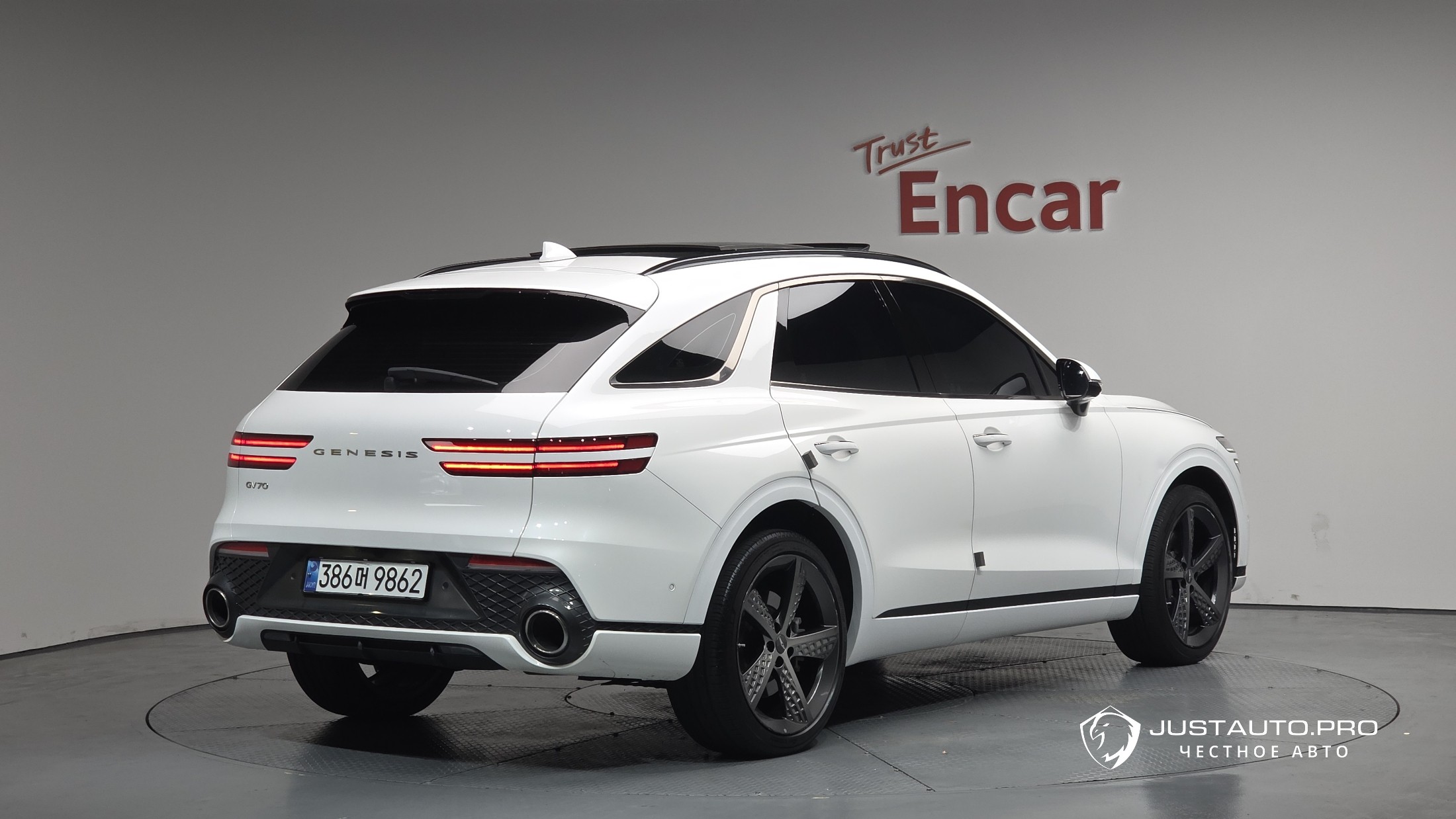 Автомобиль Genesis GV70