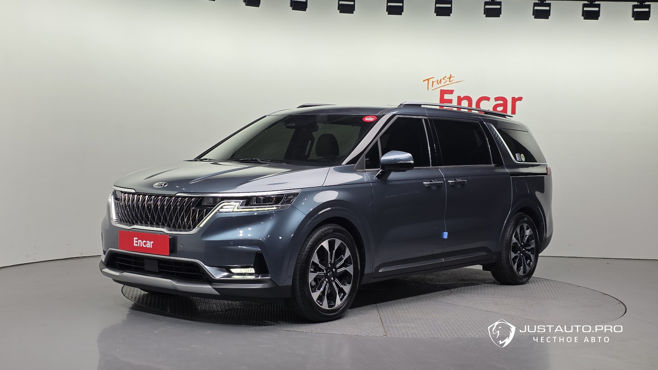 Автомобиль Kia Canival