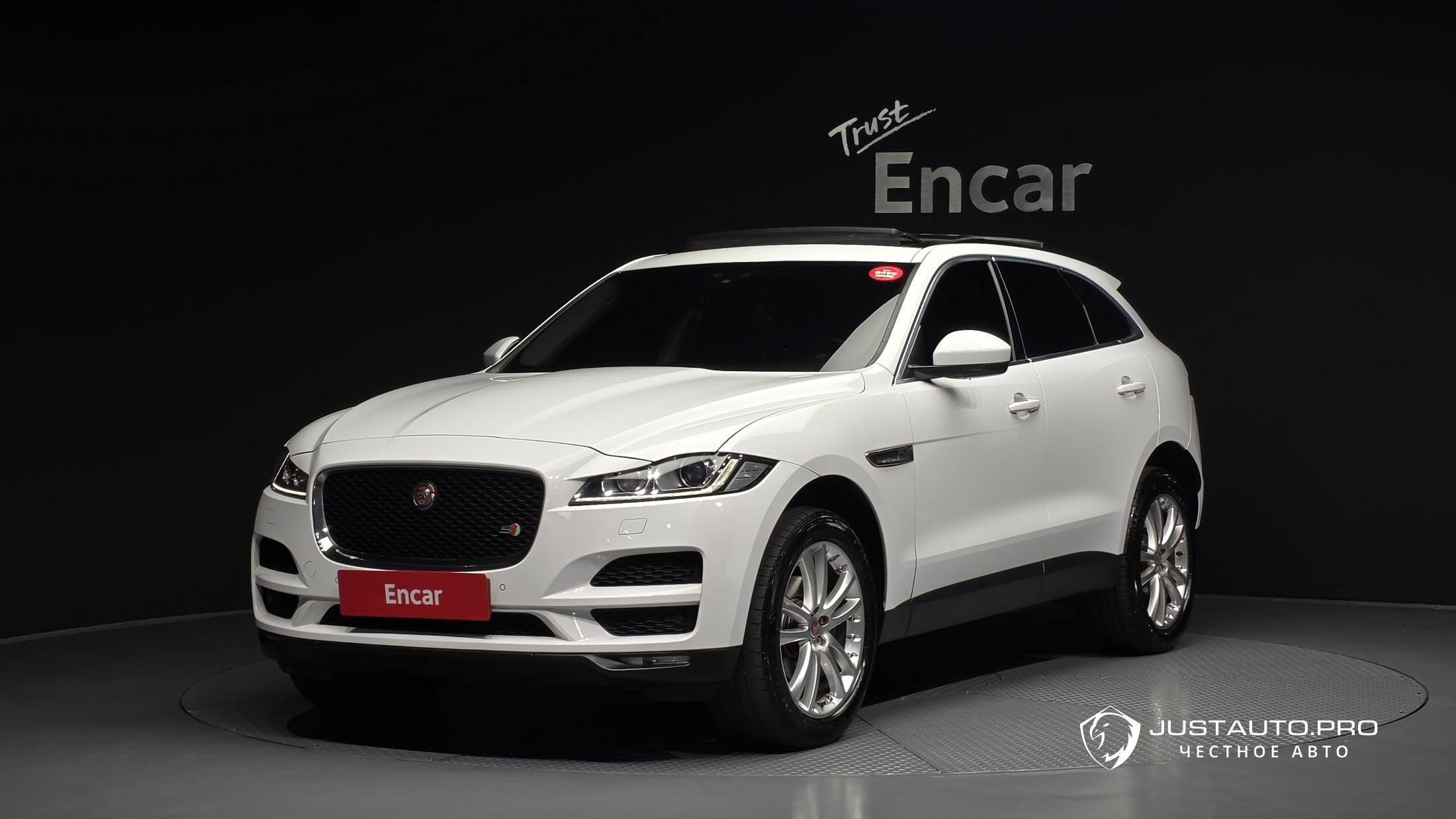 Автомобиль Jaguar F-PACE