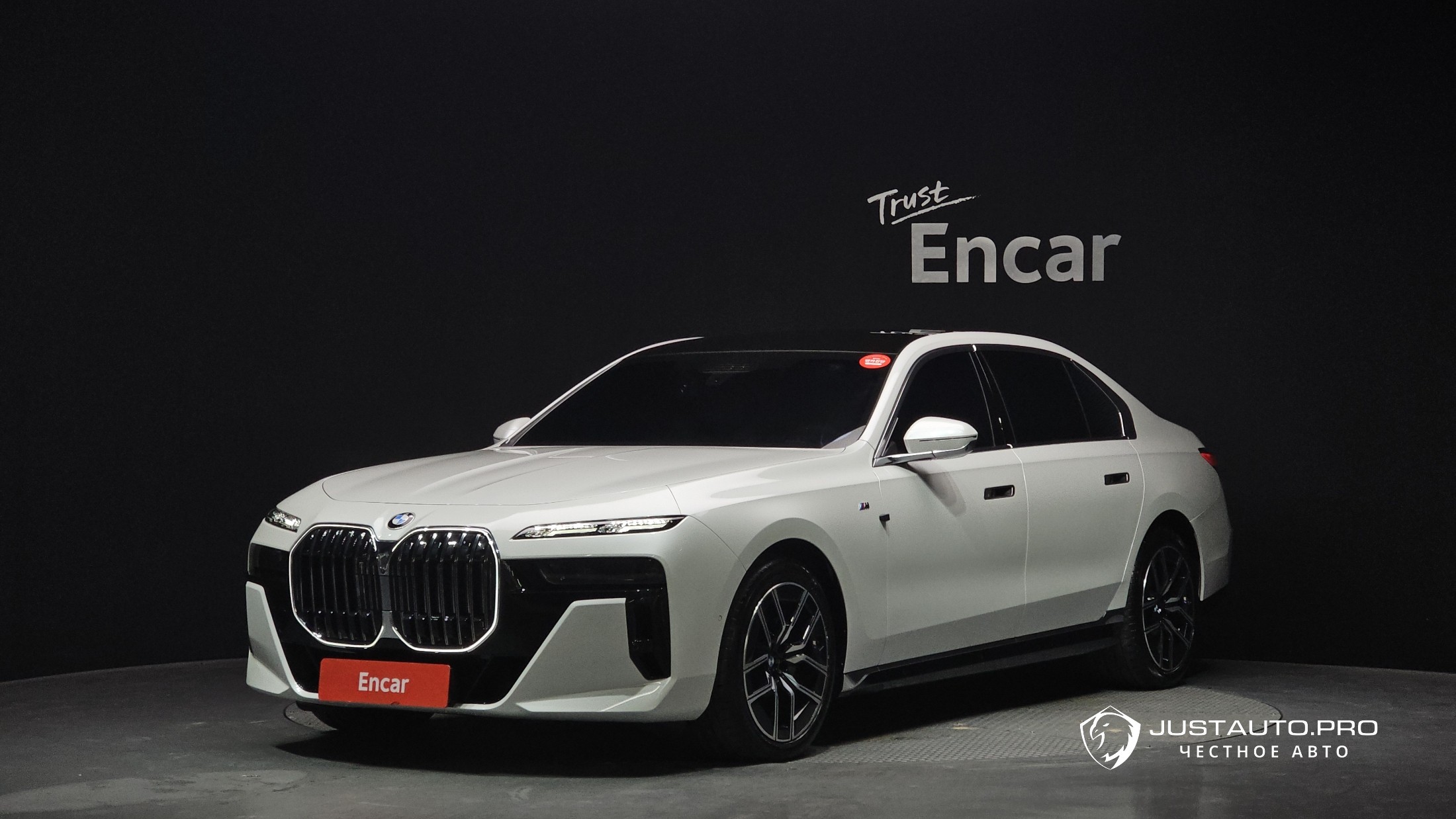 Автомобиль BMW 7-Series