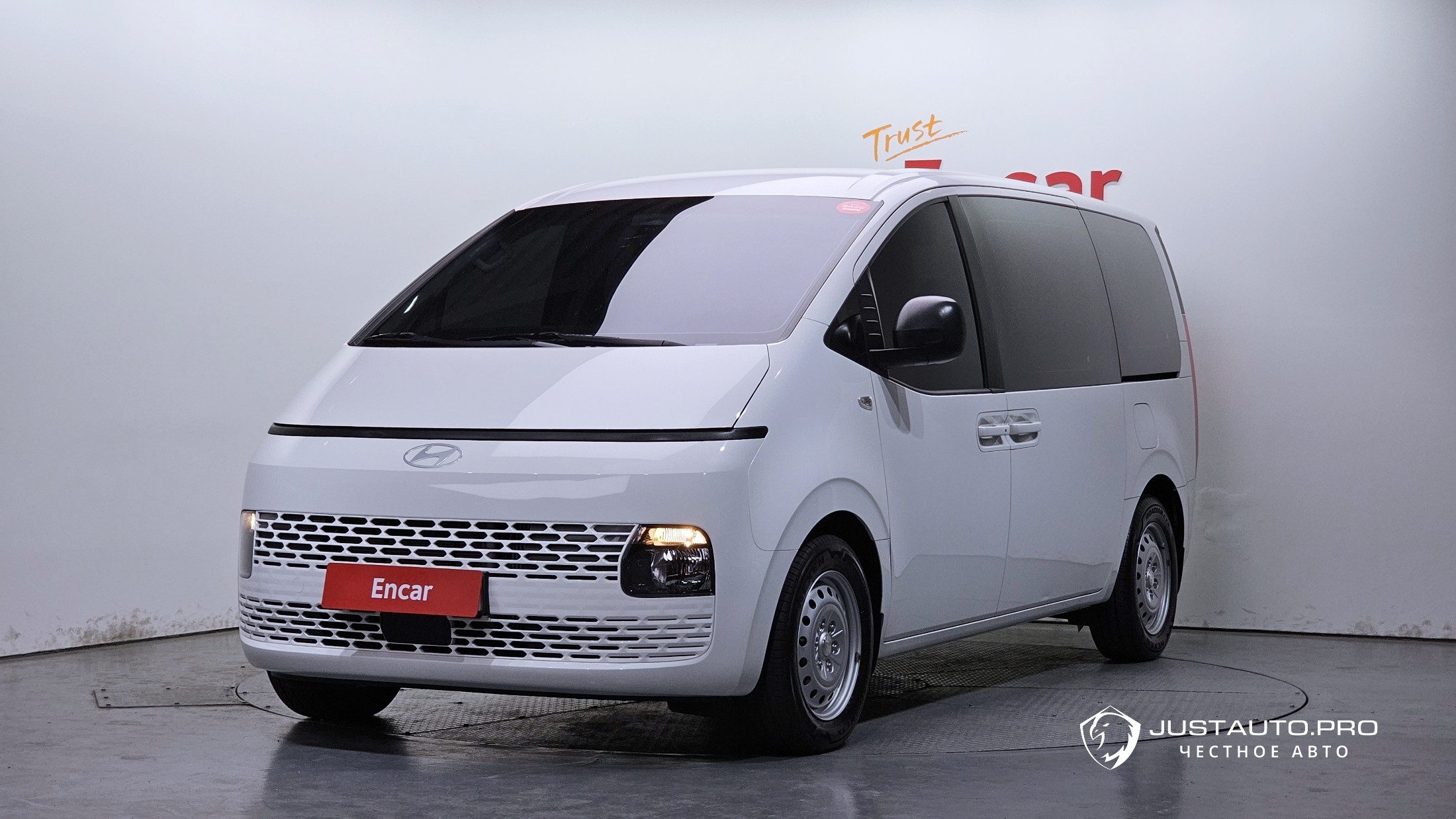 Автомобиль Hyundai Staria