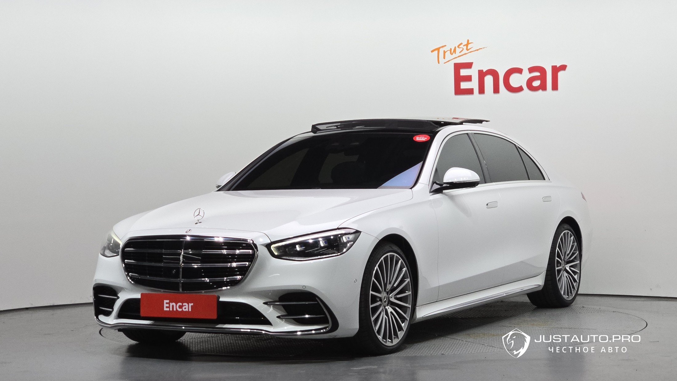 Автомобиль Mercedes-Benz S-Class