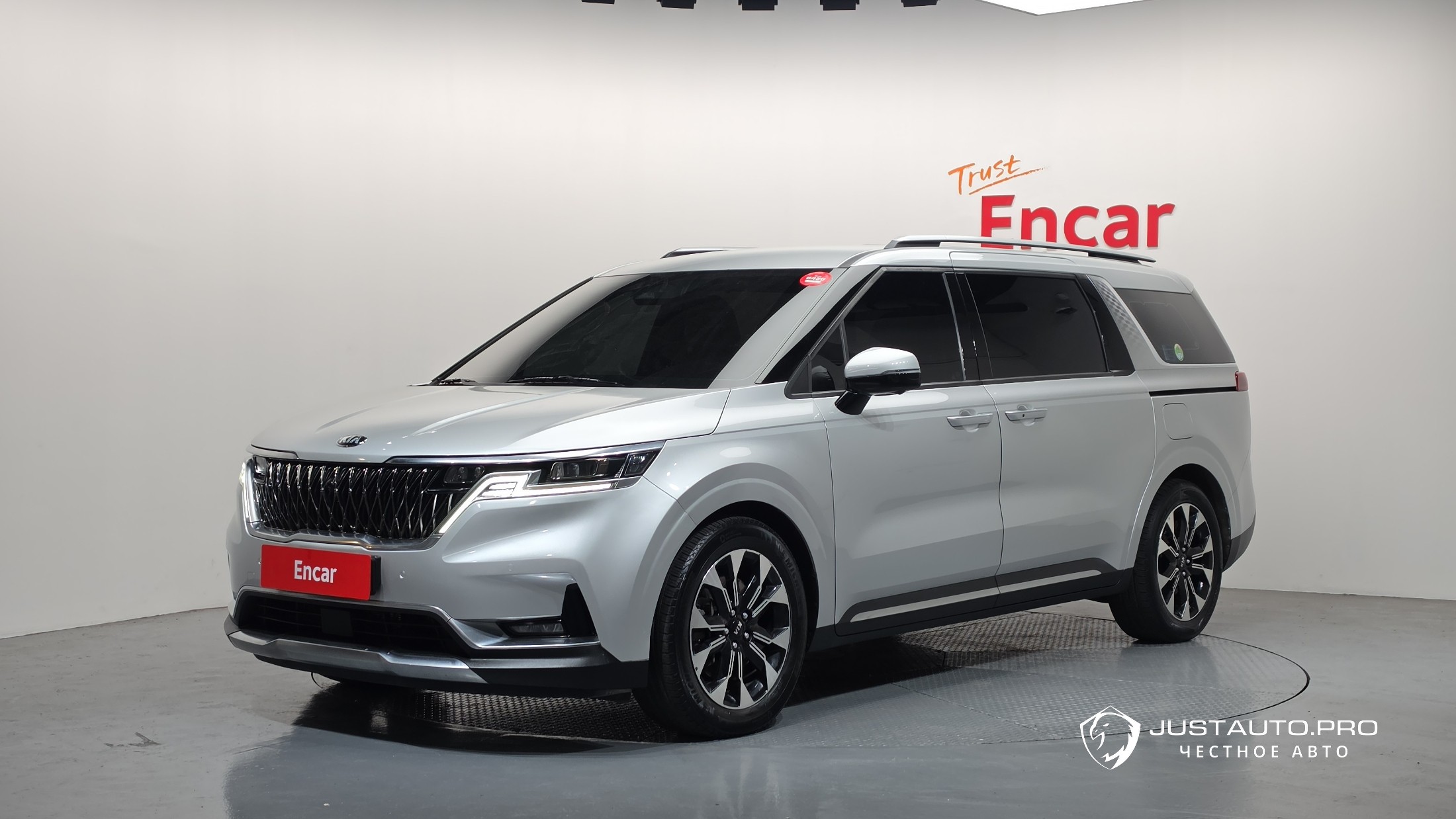 Автомобиль Kia Canival