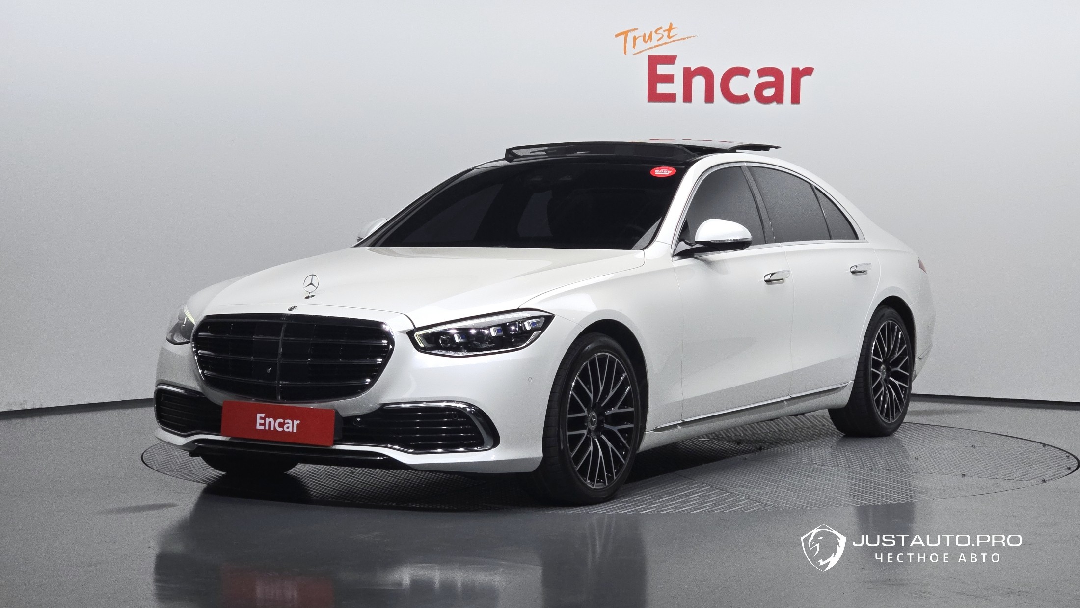 Автомобиль Mercedes-Benz S-Class