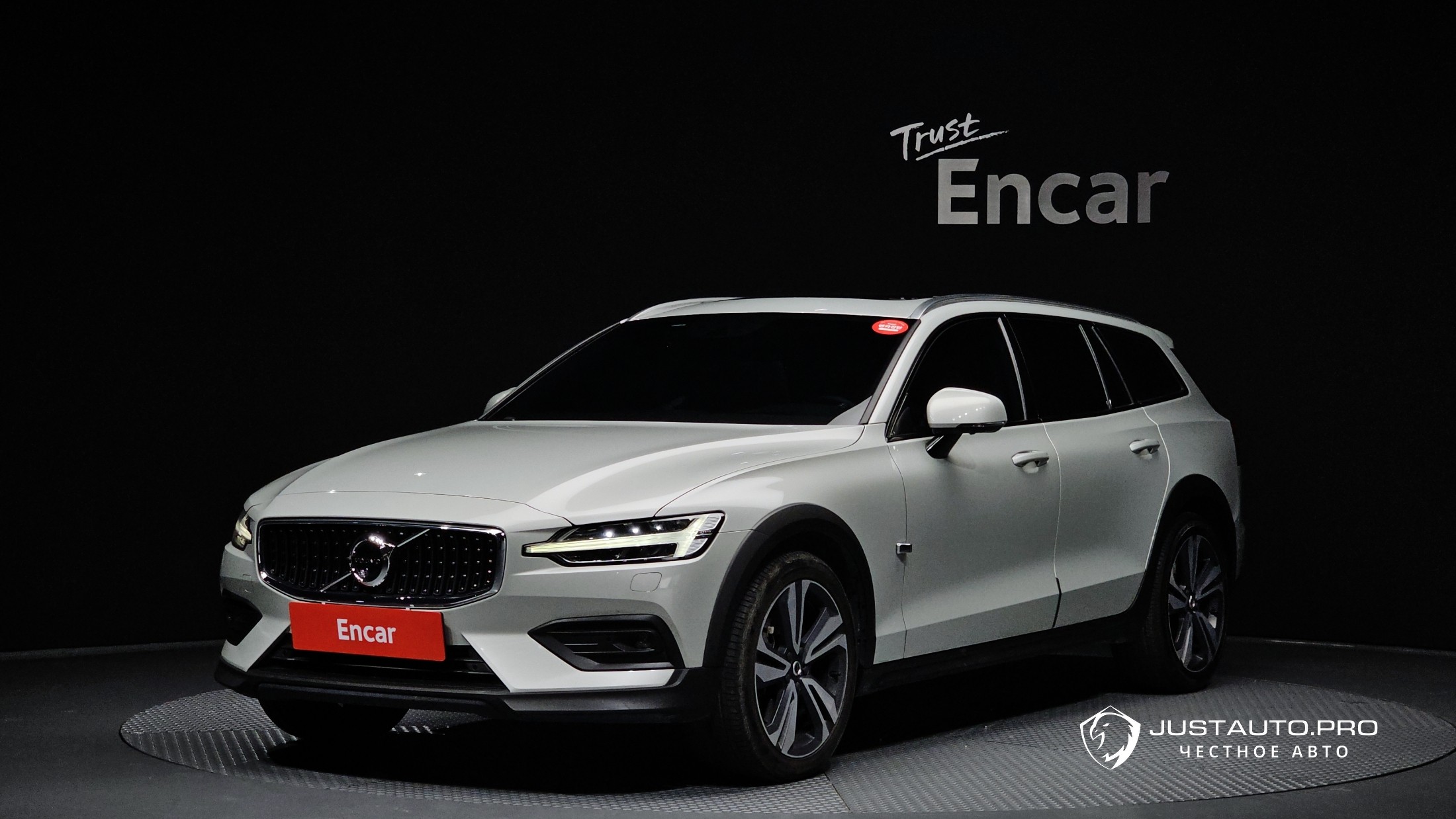 Автомобиль Volvo V60