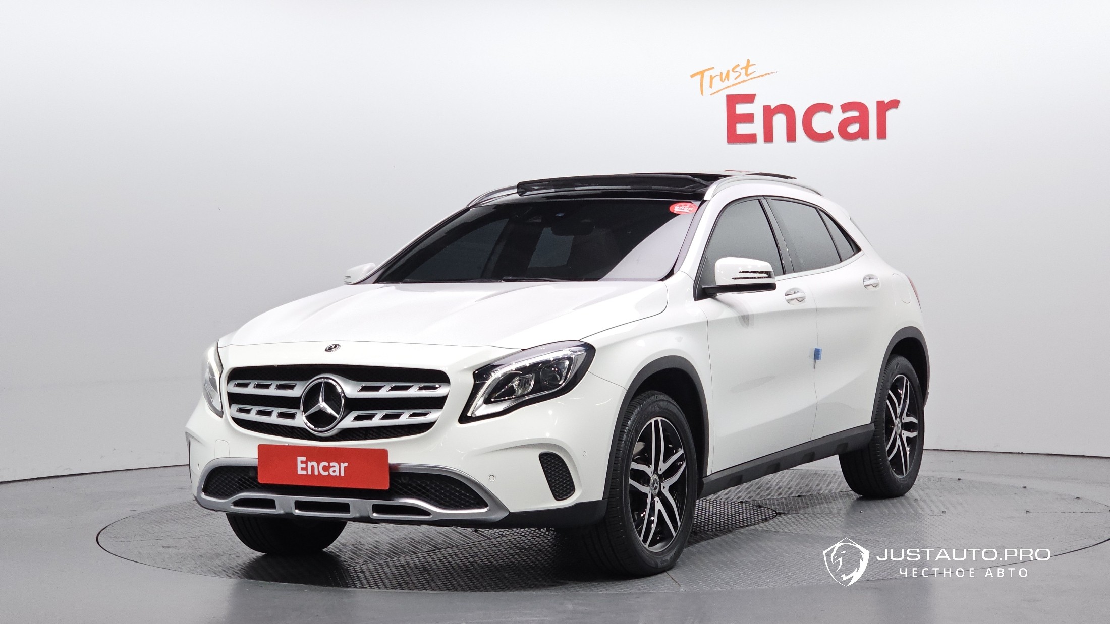Автомобиль Mercedes-Benz GLA-Class