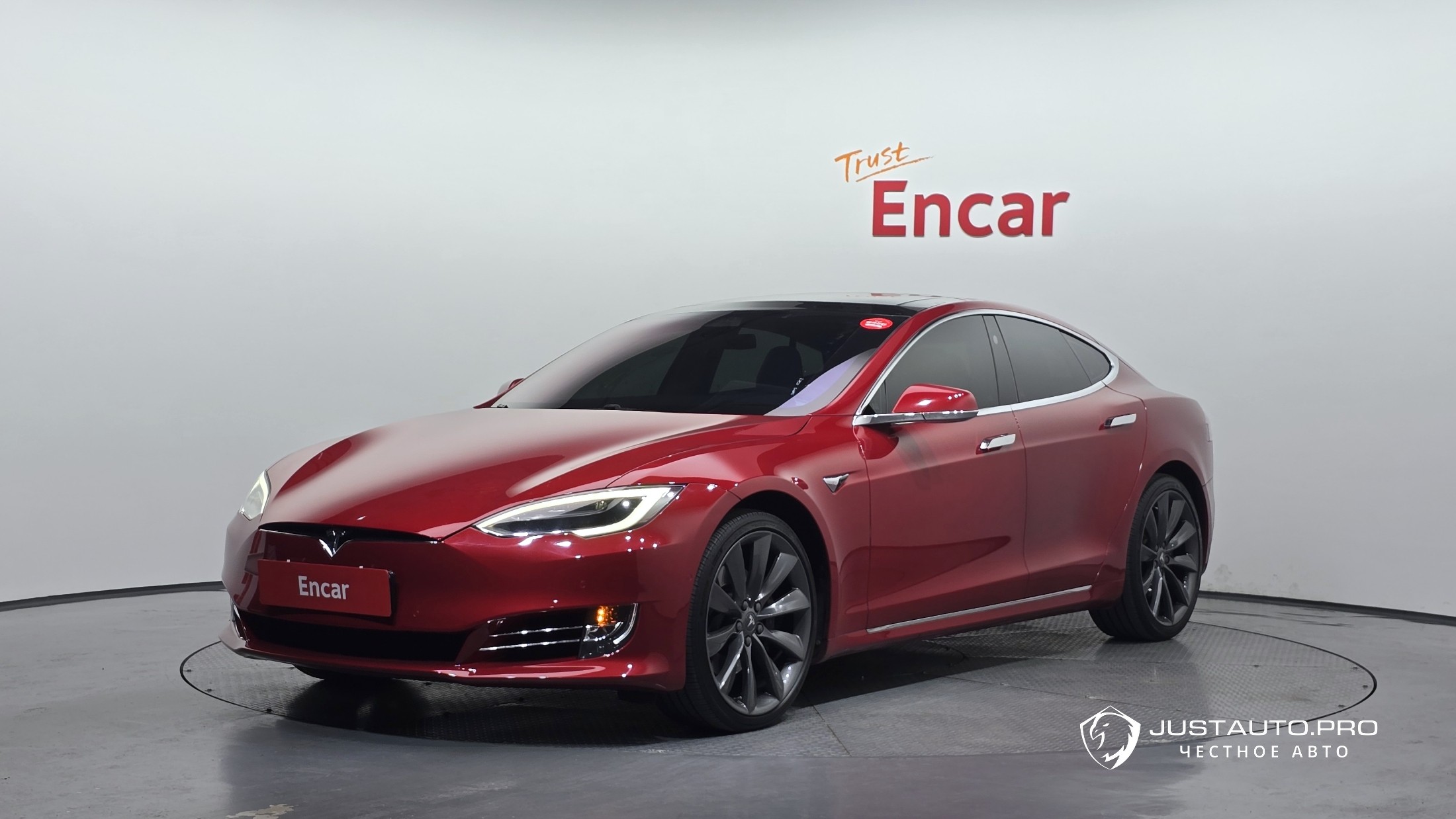 Автомобиль Tesla Model S